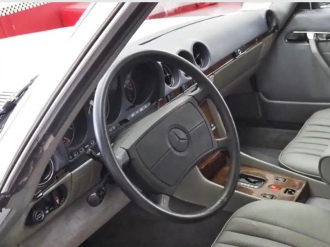 Mercedes-Benz SL 560 (US-R107), foto 8