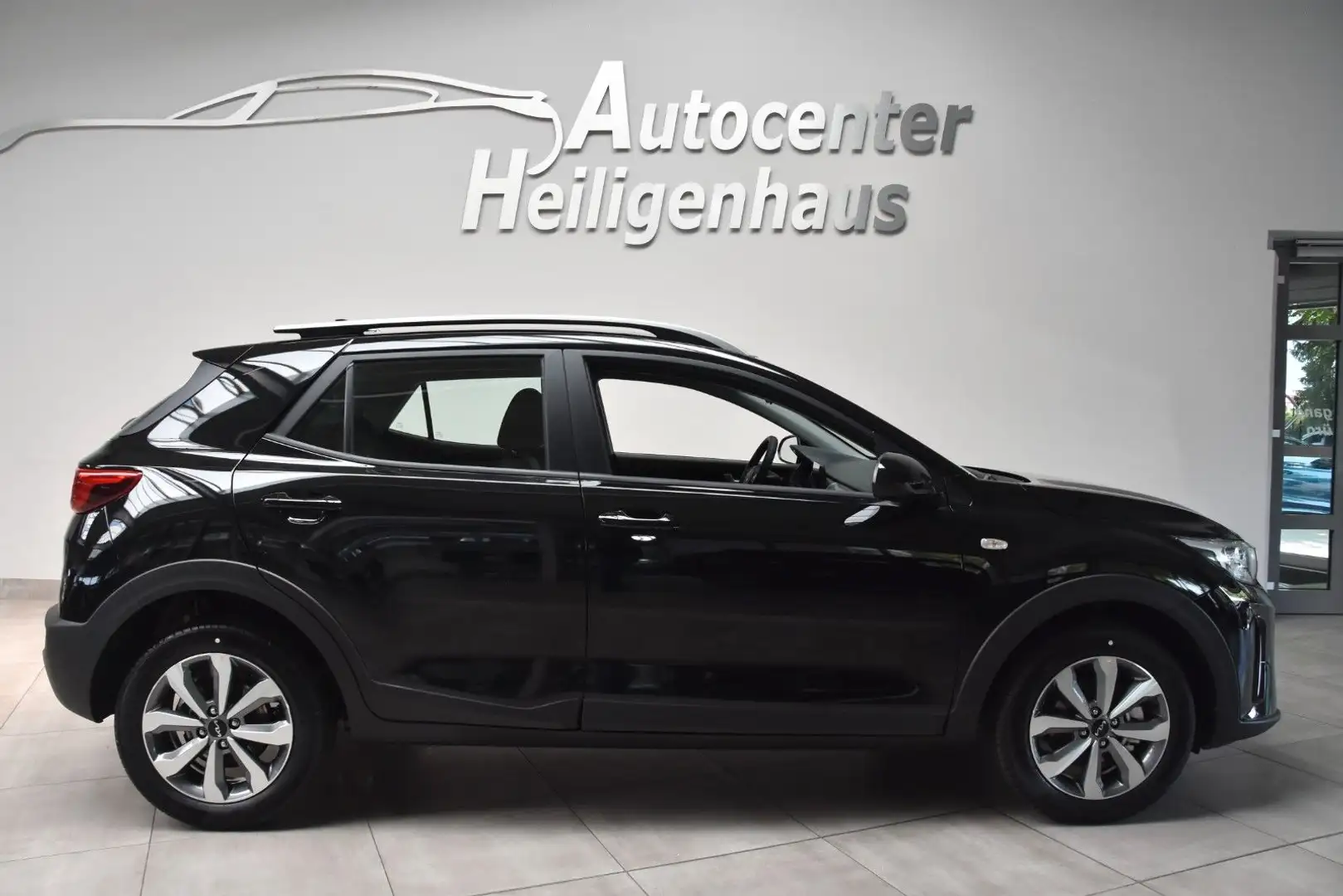Kia Stonic 1.2 Vision Navi Klima Sitzhz Kamera Tempo Schwarz - 2