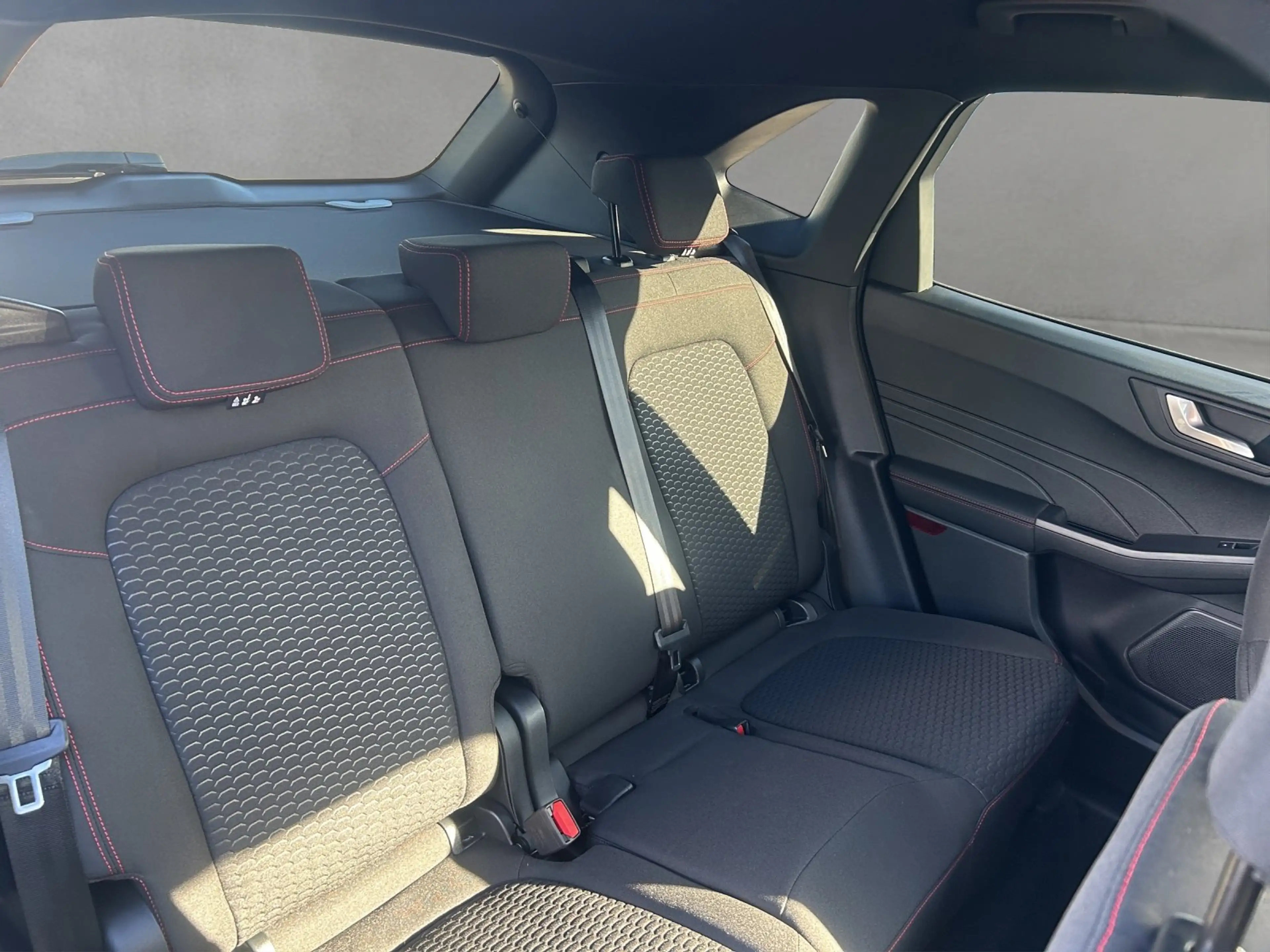 Ford Kuga 1.5 ST-Line Automatik/ AHK,GZ-Reifen/FGS — photo 9