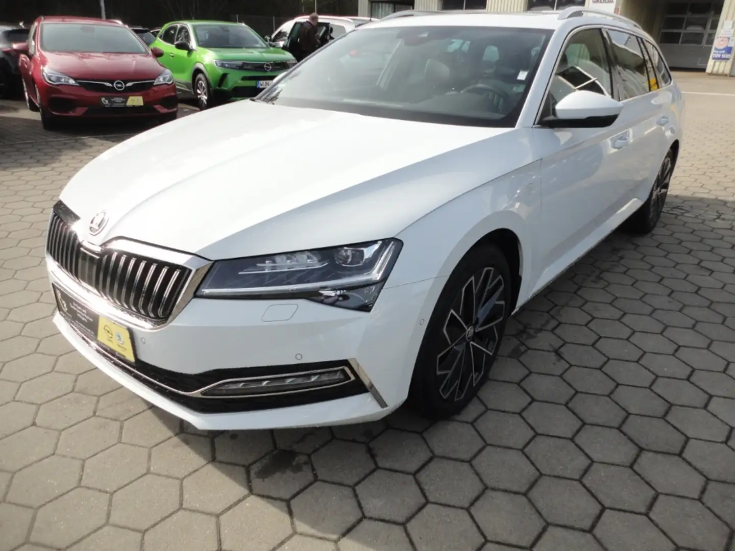 Skoda Superb Combi L&K 2.0 TDI Navi LED Leder el.Sitze Weiß - 1