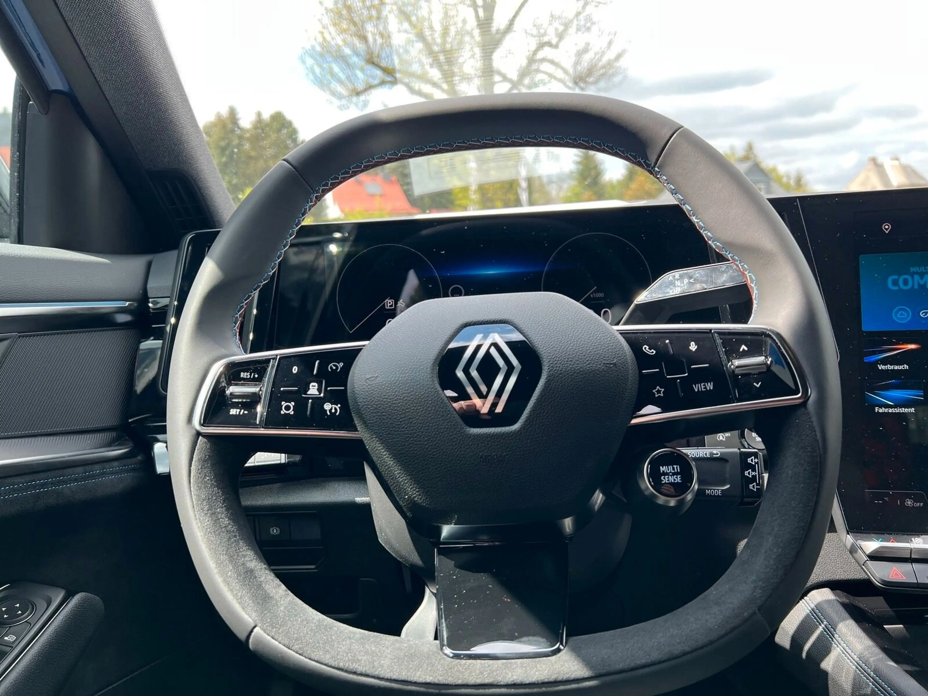 Renault Austral Techno Esprit Alpine 160 EDC — photo 8