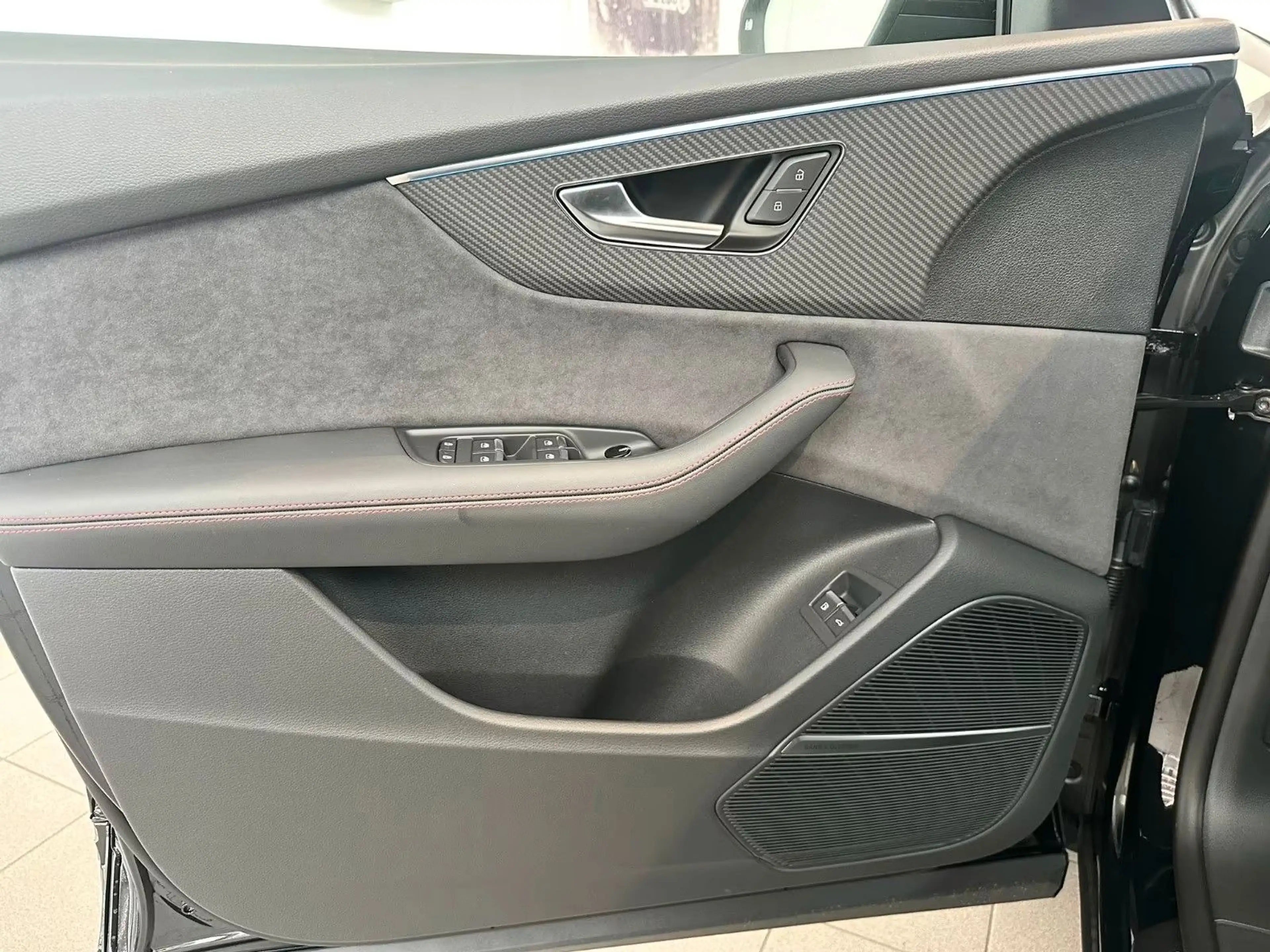 Audi Q8 TFSI Hybrid/-25%/Mass/Pan/ParkRemote/23 — photo 10