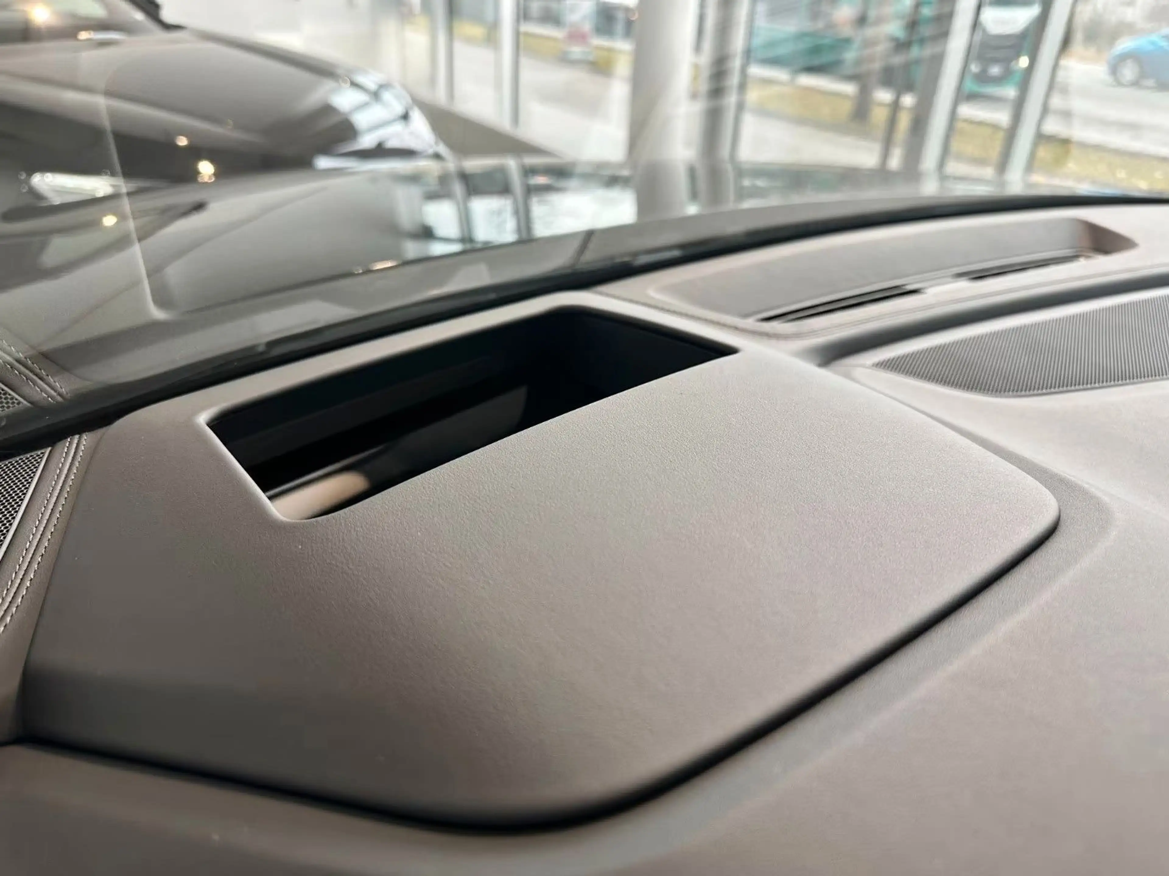 Audi Q8 TFSI Hybrid/-25%/Mass/Pan/ParkRemote/23 — photo 15