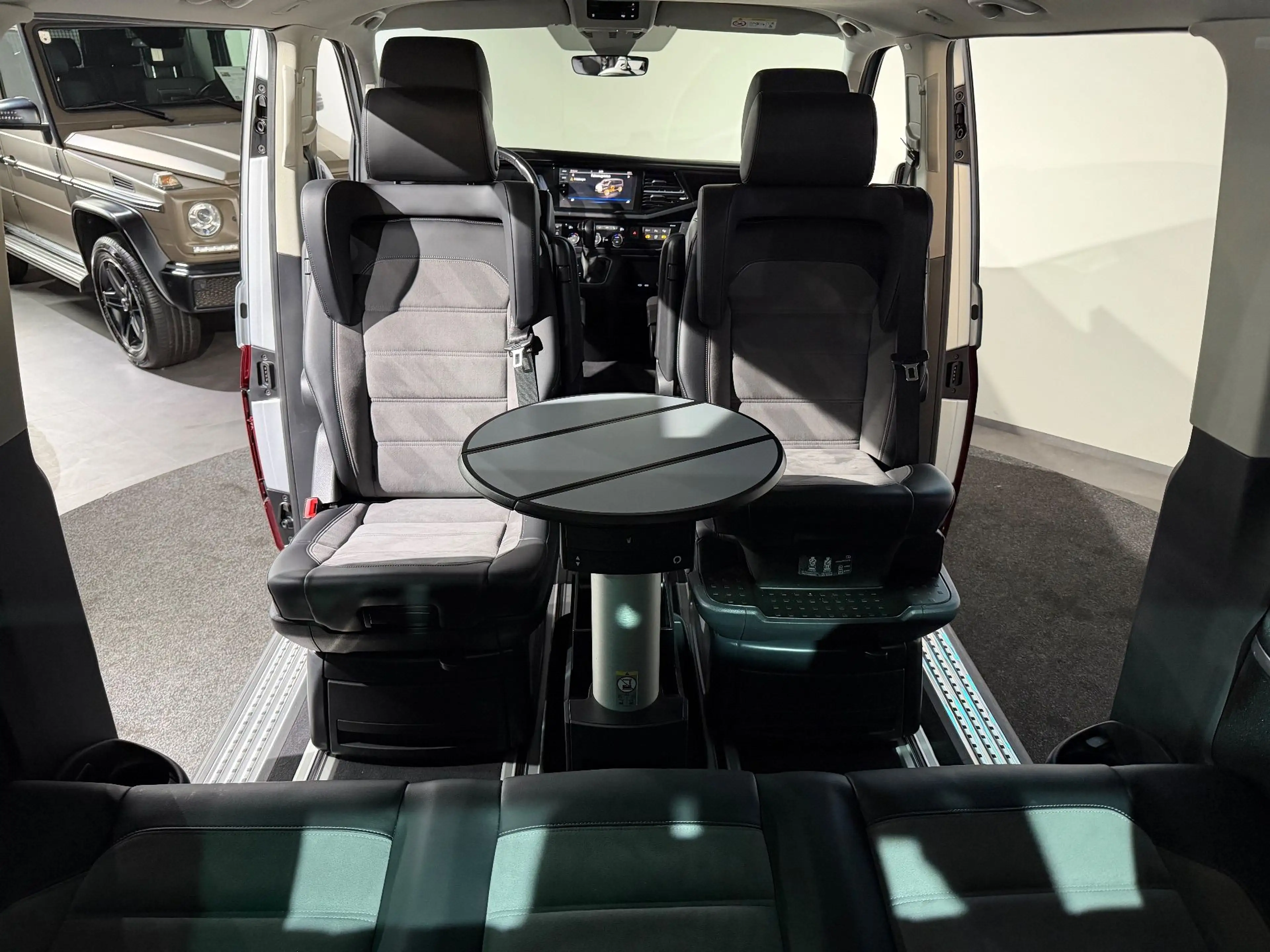 Volkswagen T6.1 Multivan T6.1 2.0 TDI 4Motion Multivan Cruise / TueTone La — photo 32