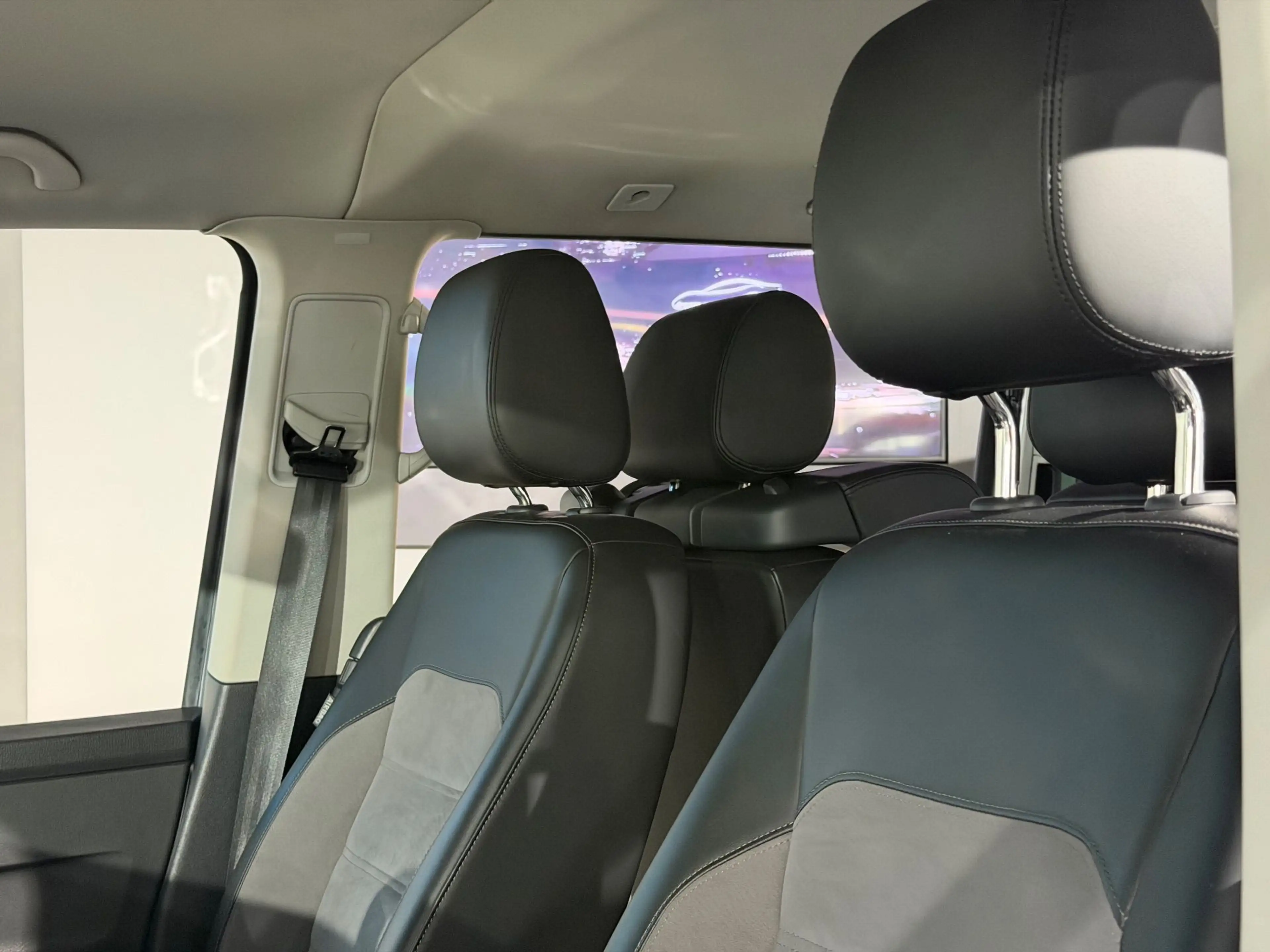 Volkswagen T6.1 Multivan T6.1 2.0 TDI 4Motion Multivan Cruise / TueTone La — photo 43