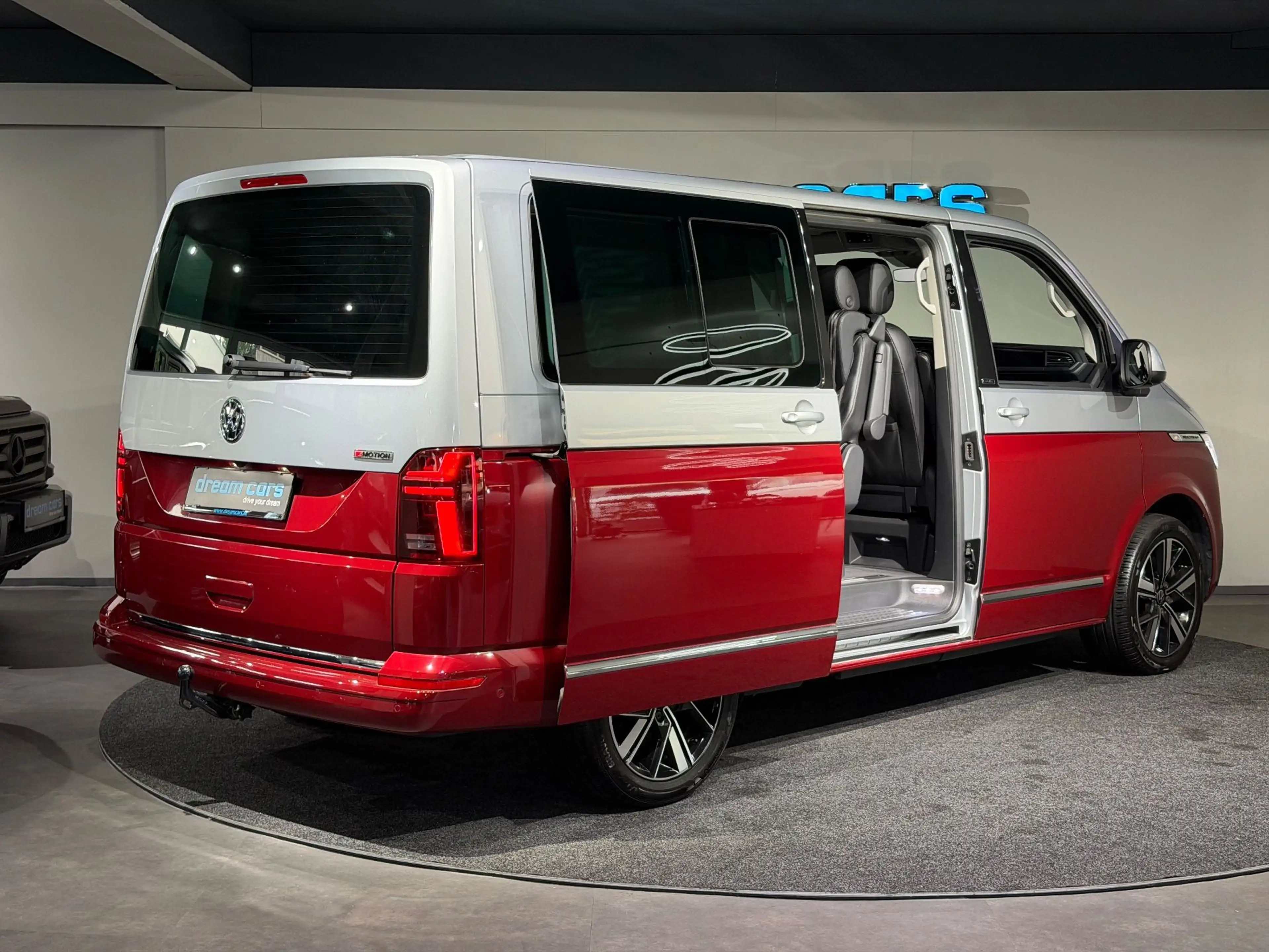 Volkswagen T6.1 Multivan T6.1 2.0 TDI 4Motion Multivan Cruise / TueTone La — photo 12