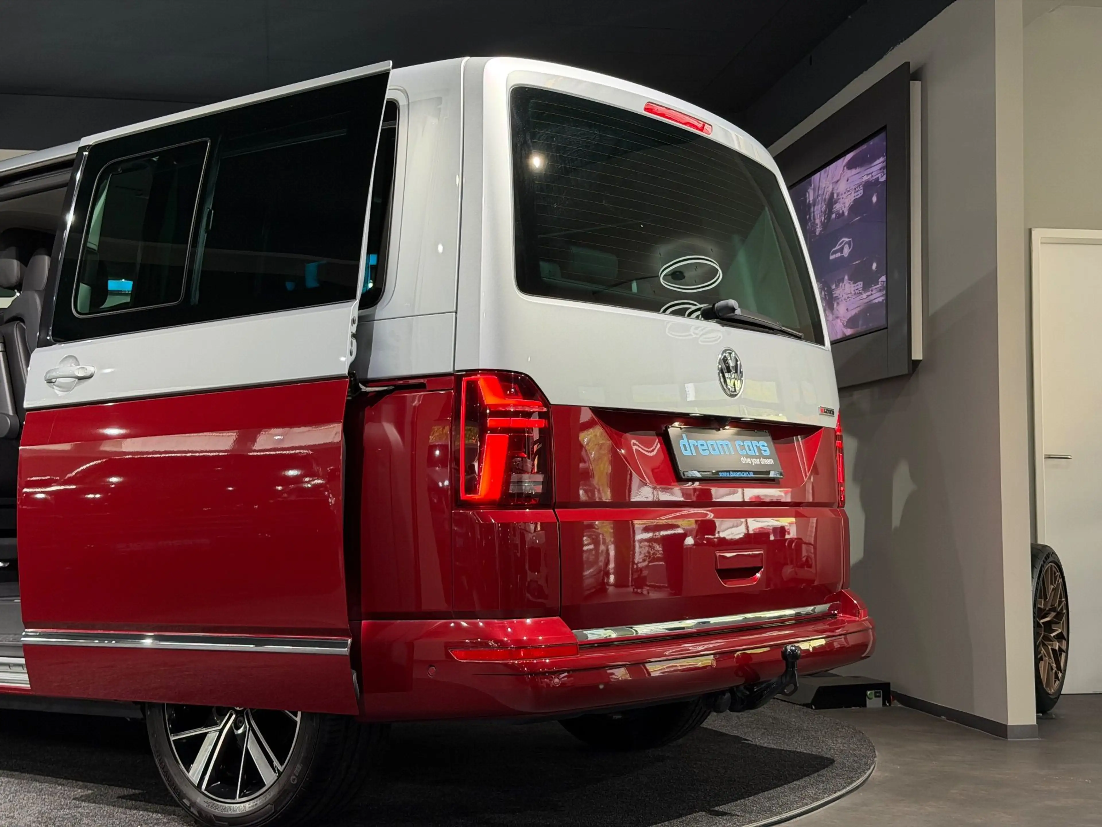 Volkswagen T6.1 Multivan T6.1 2.0 TDI 4Motion Multivan Cruise / TueTone La — photo 8