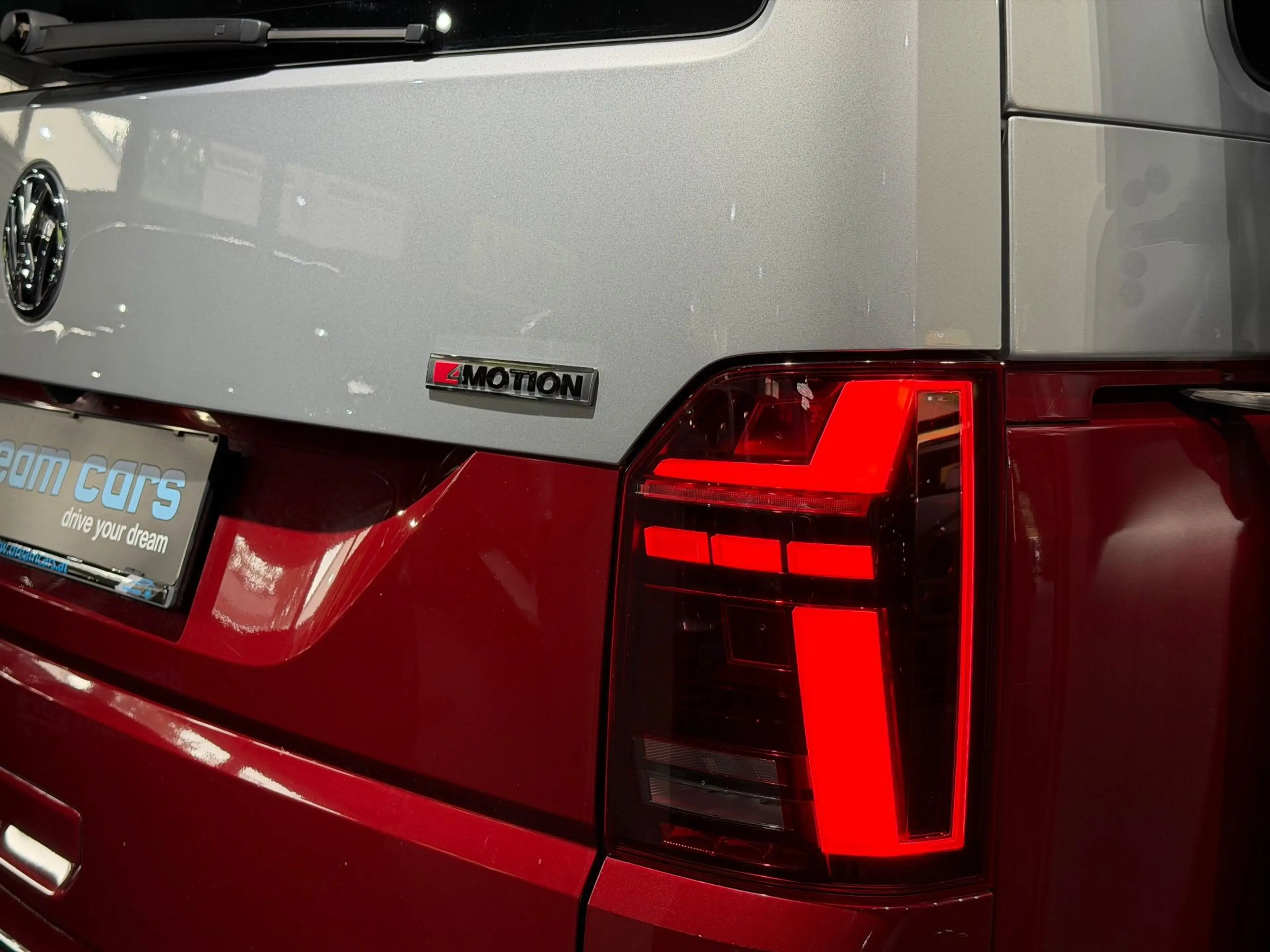 Volkswagen T6.1 Multivan T6.1 2.0 TDI 4Motion Multivan Cruise / TueTone La — photo 17