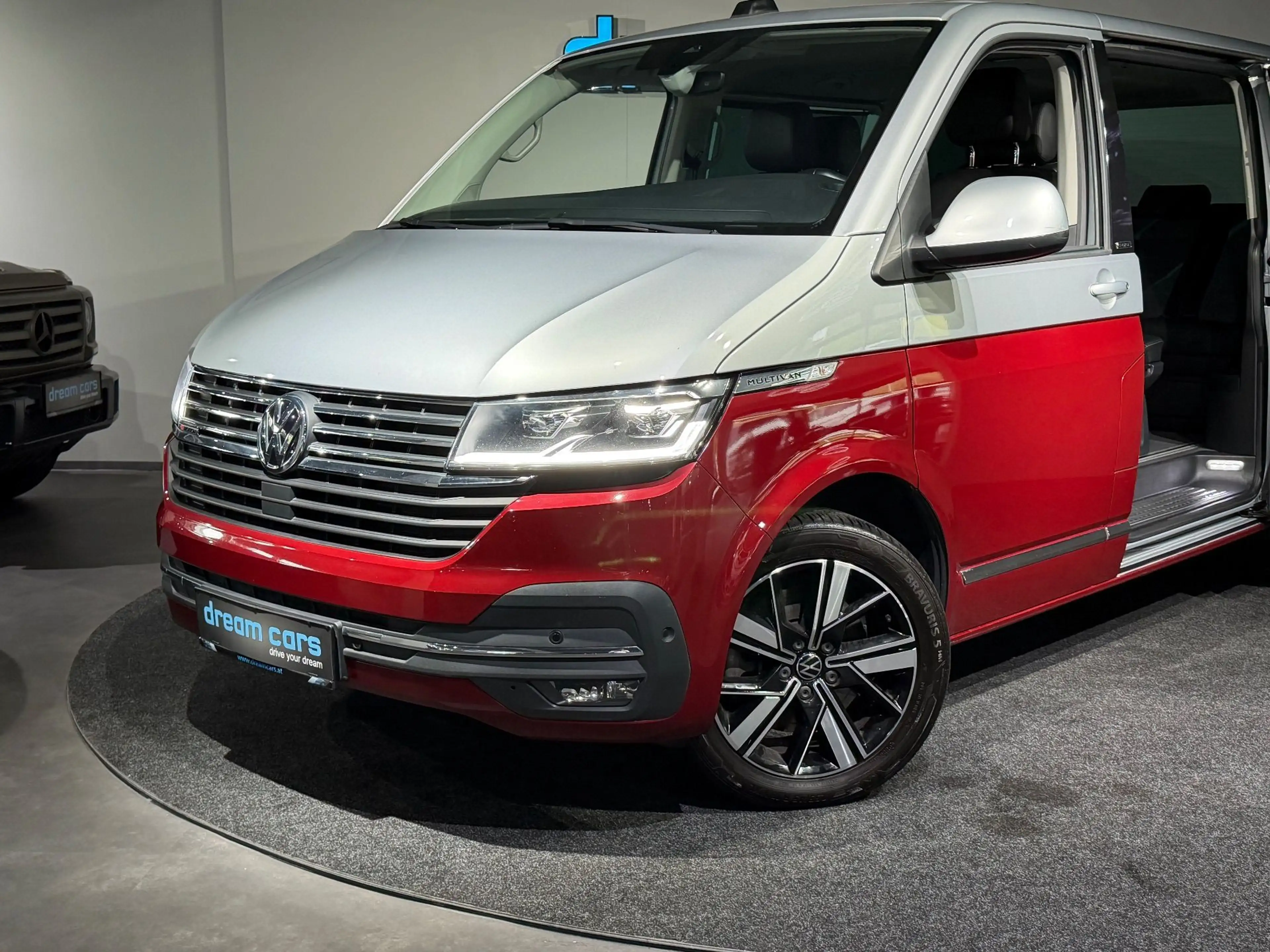 Volkswagen T6.1 Multivan T6.1 2.0 TDI 4Motion Multivan Cruise / TueTone La — photo 20