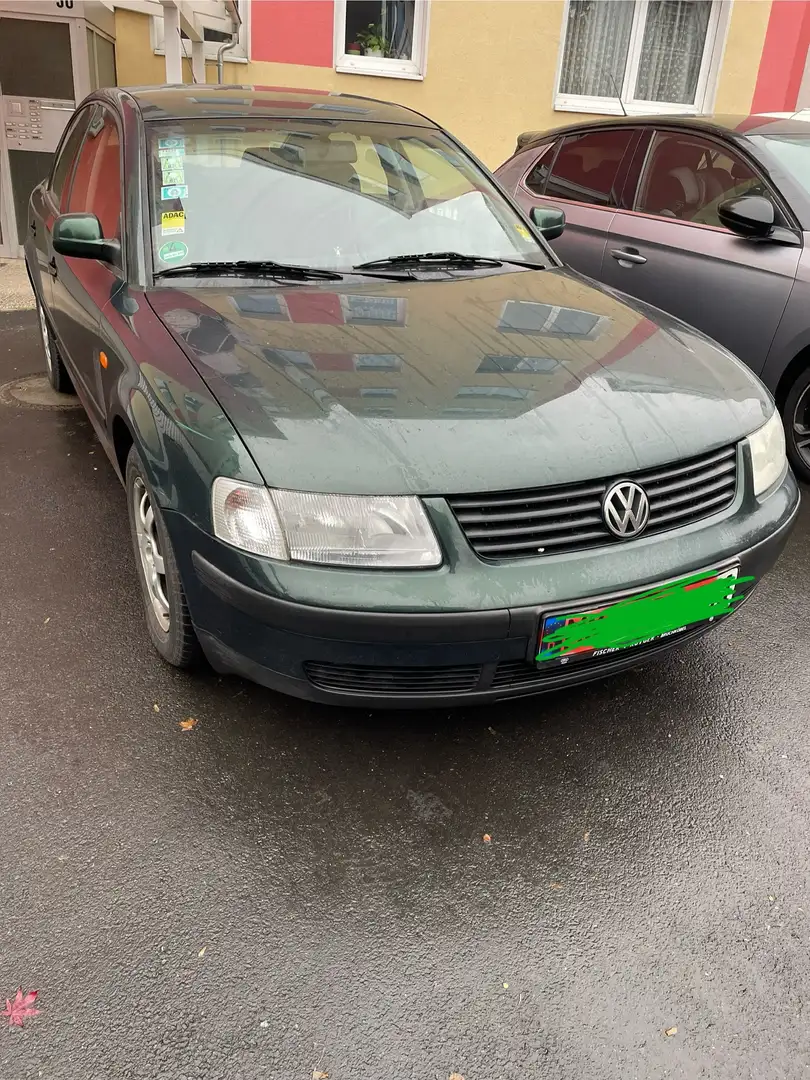 Volkswagen Passat Limousine Зелений - 1