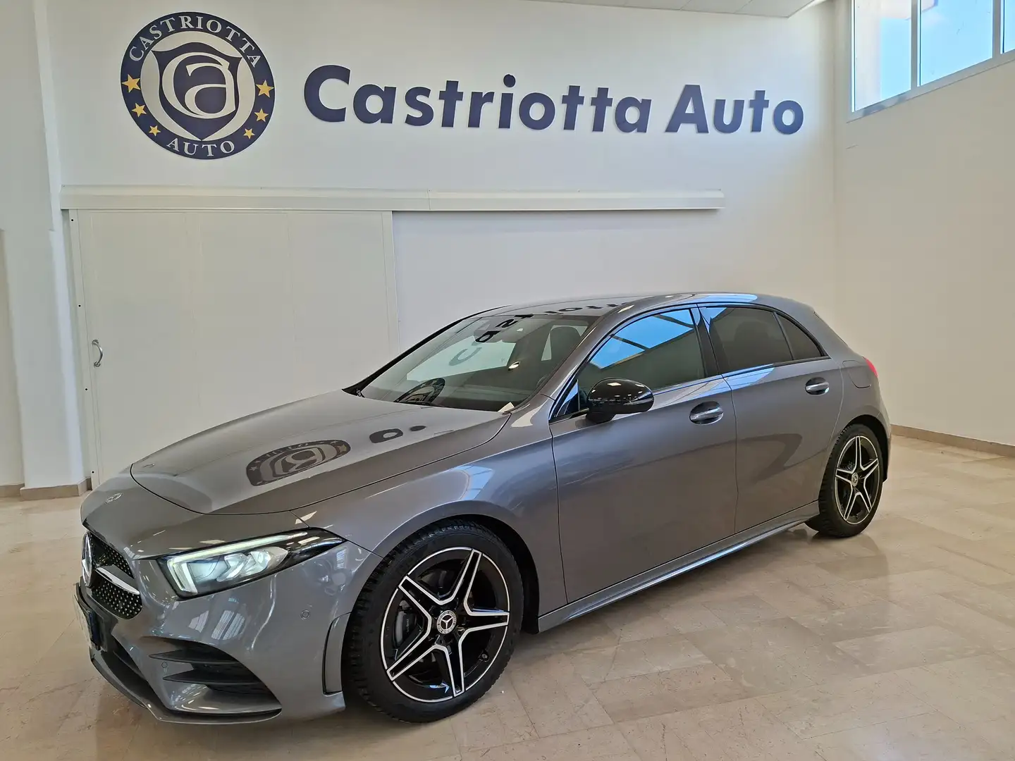 Mercedes-Benz A 180 d Premium Amg automatica KM 73.200 Grau - 1