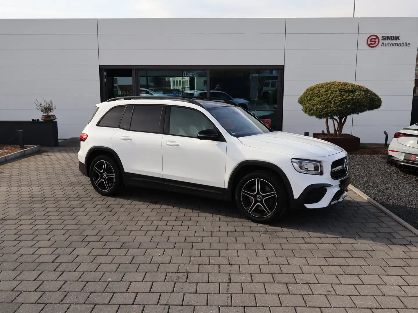 Mercedes-Benz GLB 220 d 4M AMG Styl-Pano-Kamera-HeadUp-NightPk Weiß - 2