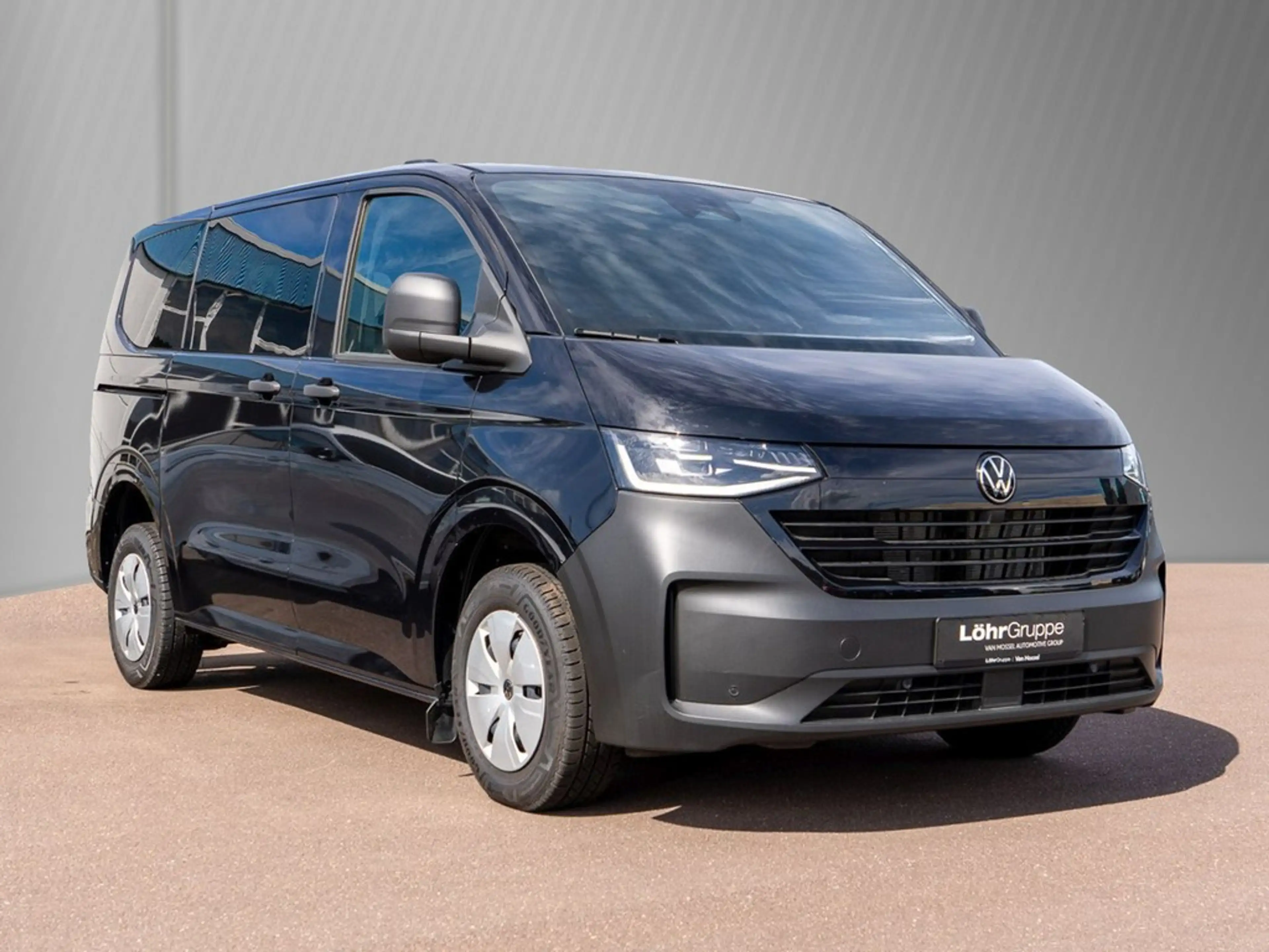 Volkswagen T7 Caravelle 2.0 TDI DSG IQ Light, Rear-View — photo 3