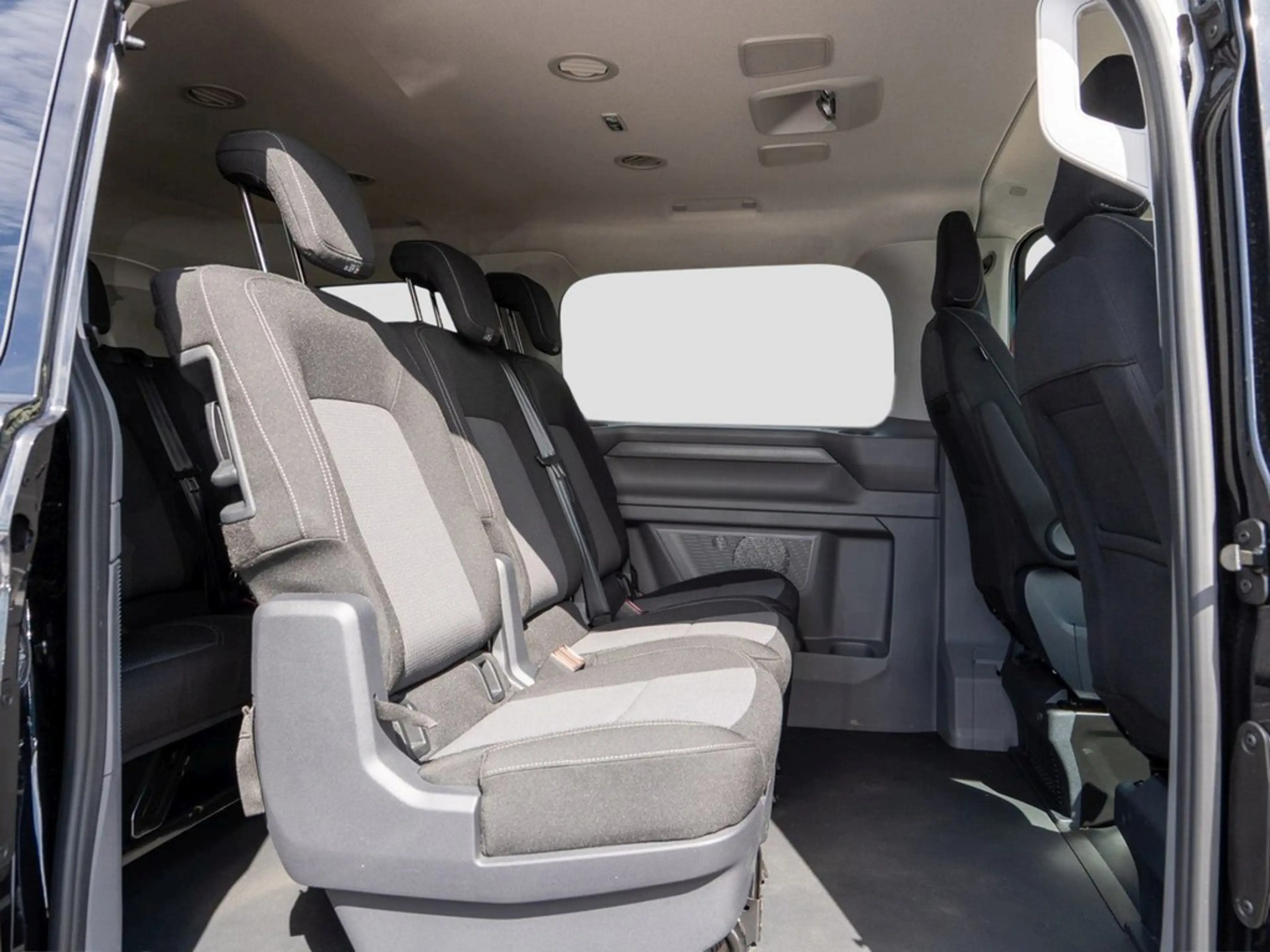 Volkswagen T7 Caravelle 2.0 TDI DSG IQ Light, Rear-View — photo 9