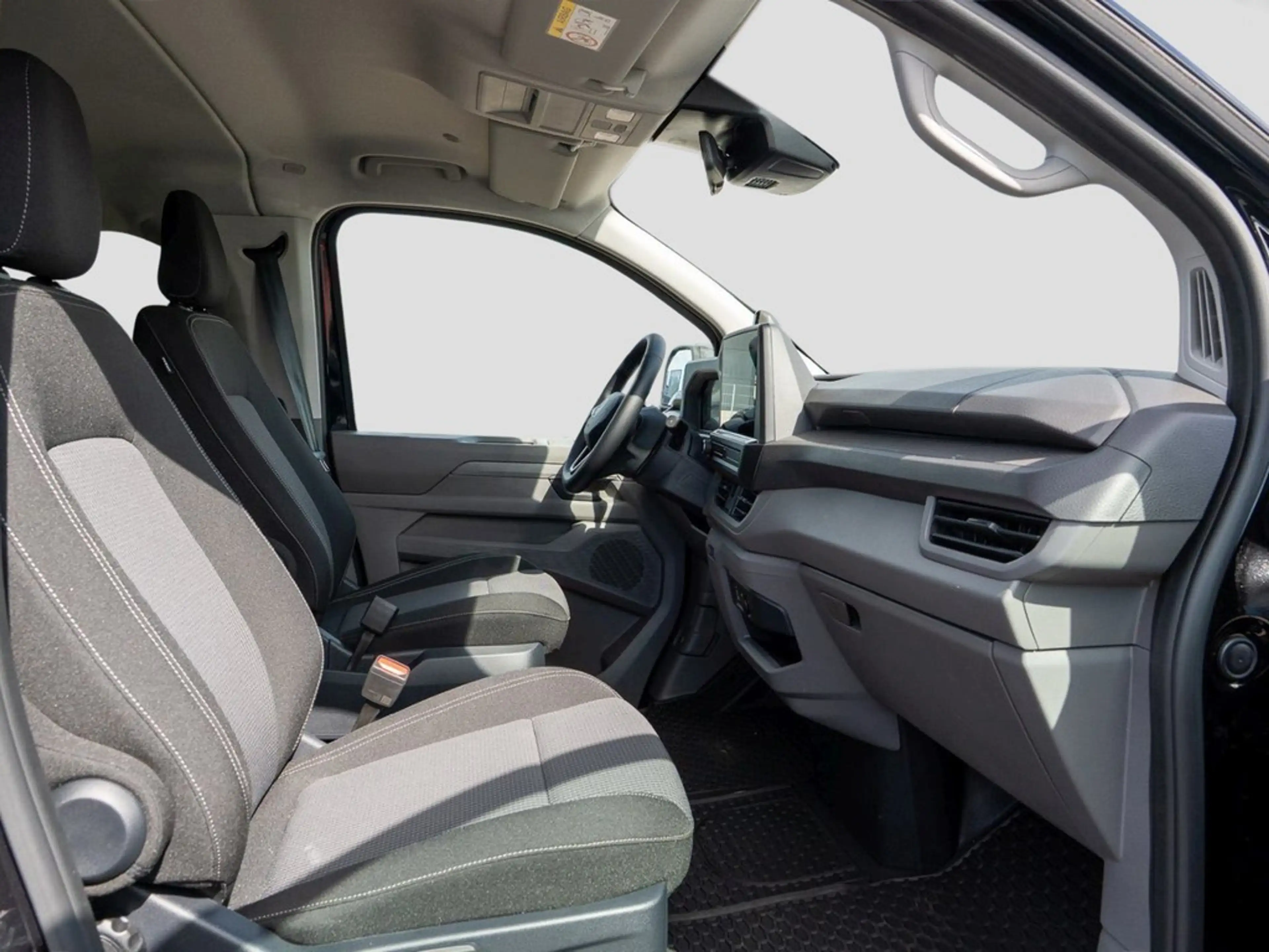 Volkswagen T7 Caravelle 2.0 TDI DSG IQ Light, Rear-View — photo 7