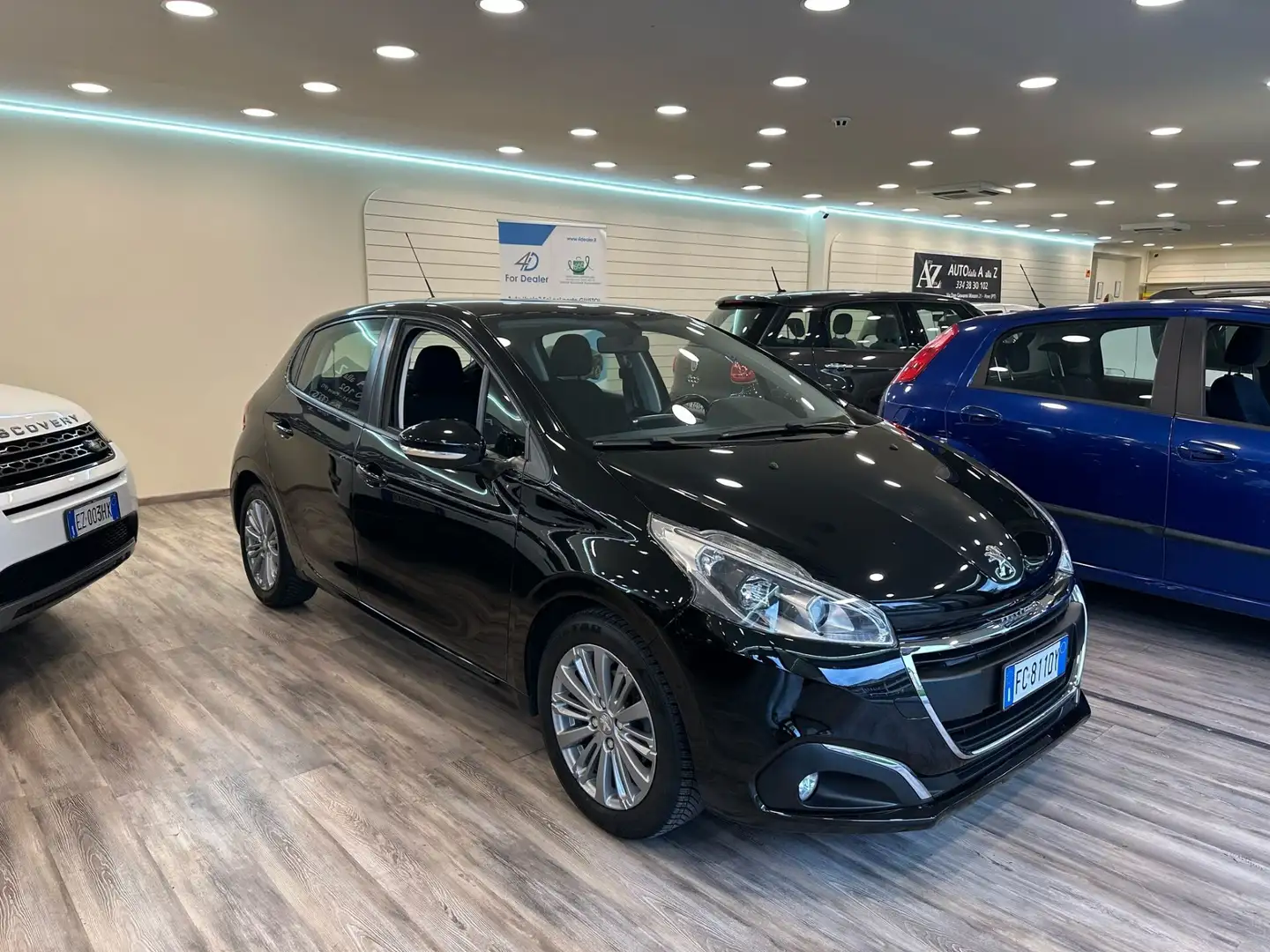 Peugeot 208 PureTech 82 5 porte Allure Nero - 2