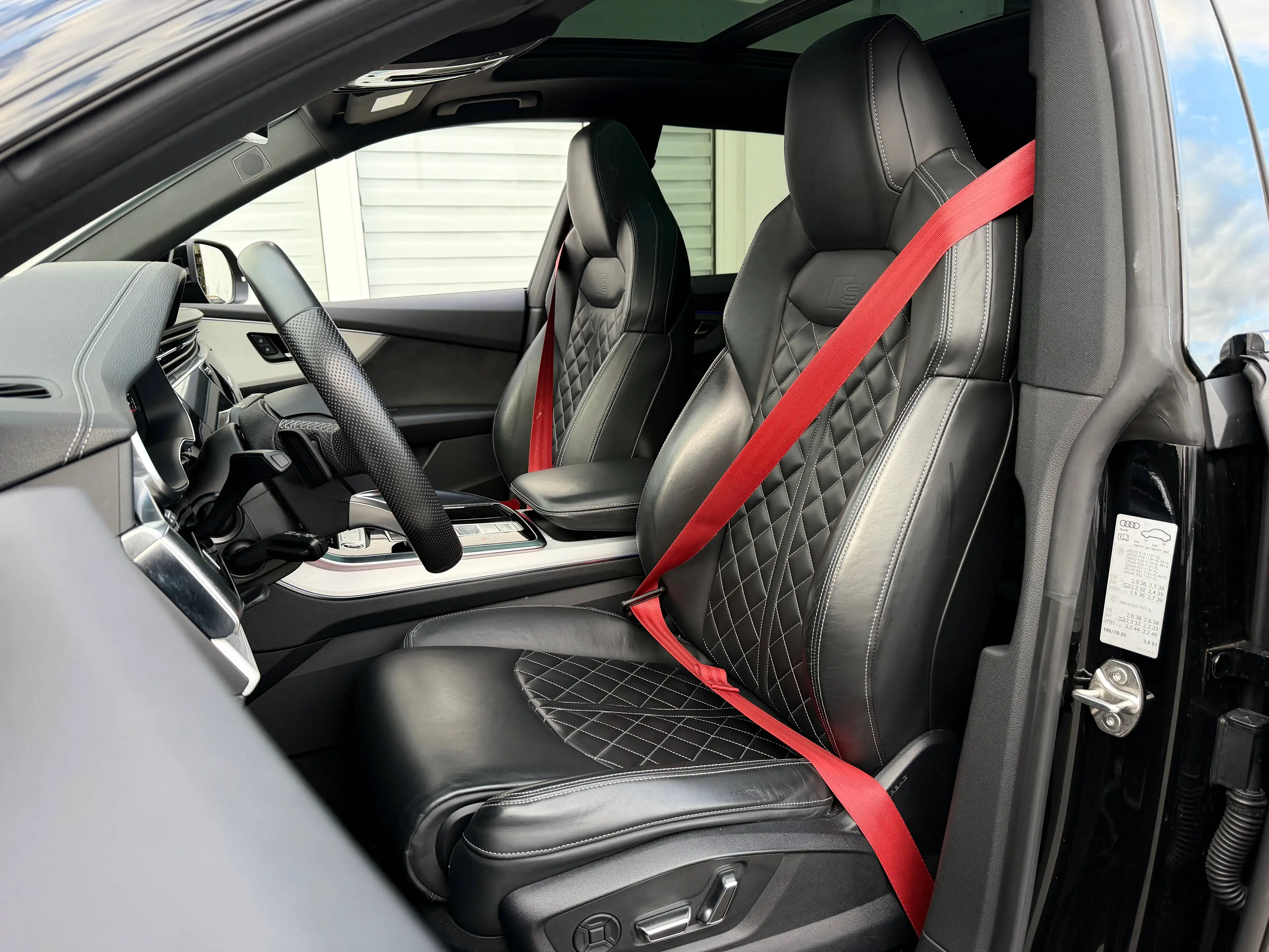 Audi Q8 50 TDI 3x S line Competition RS-Sitze Pano Rute Gurte Standheizung — photo 5