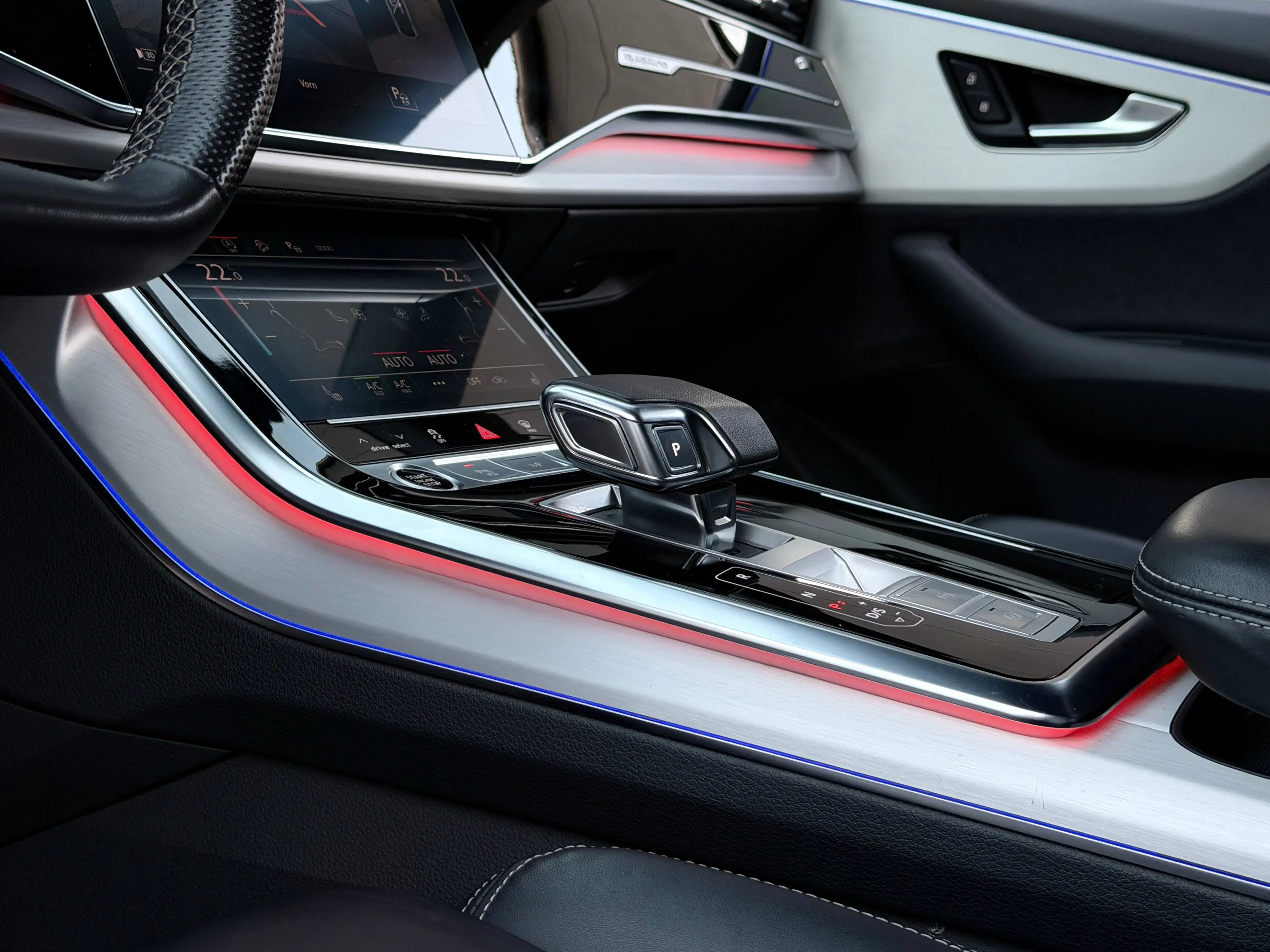 Audi Q8 50 TDI 3x S line Competition RS-Sitze Pano Rute Gurte Standheizung — photo 12