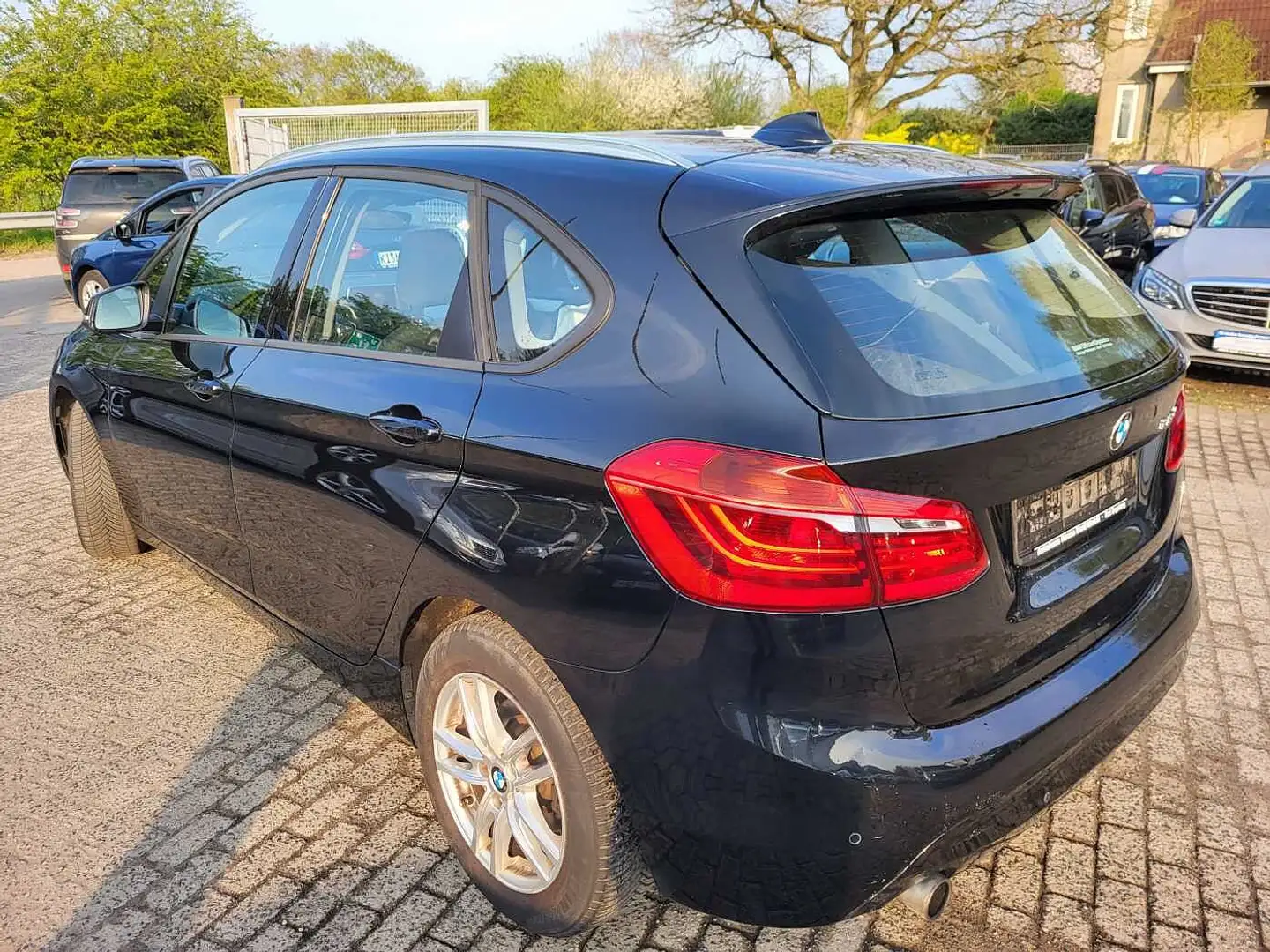 BMW 216 d Active Tourer Schwarz - 2