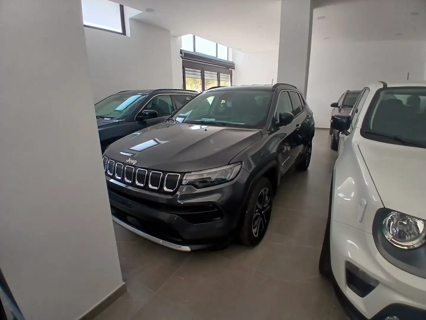 Jeep Compass Compass 1.6 Multijet II 2WD Limited Gris - 1