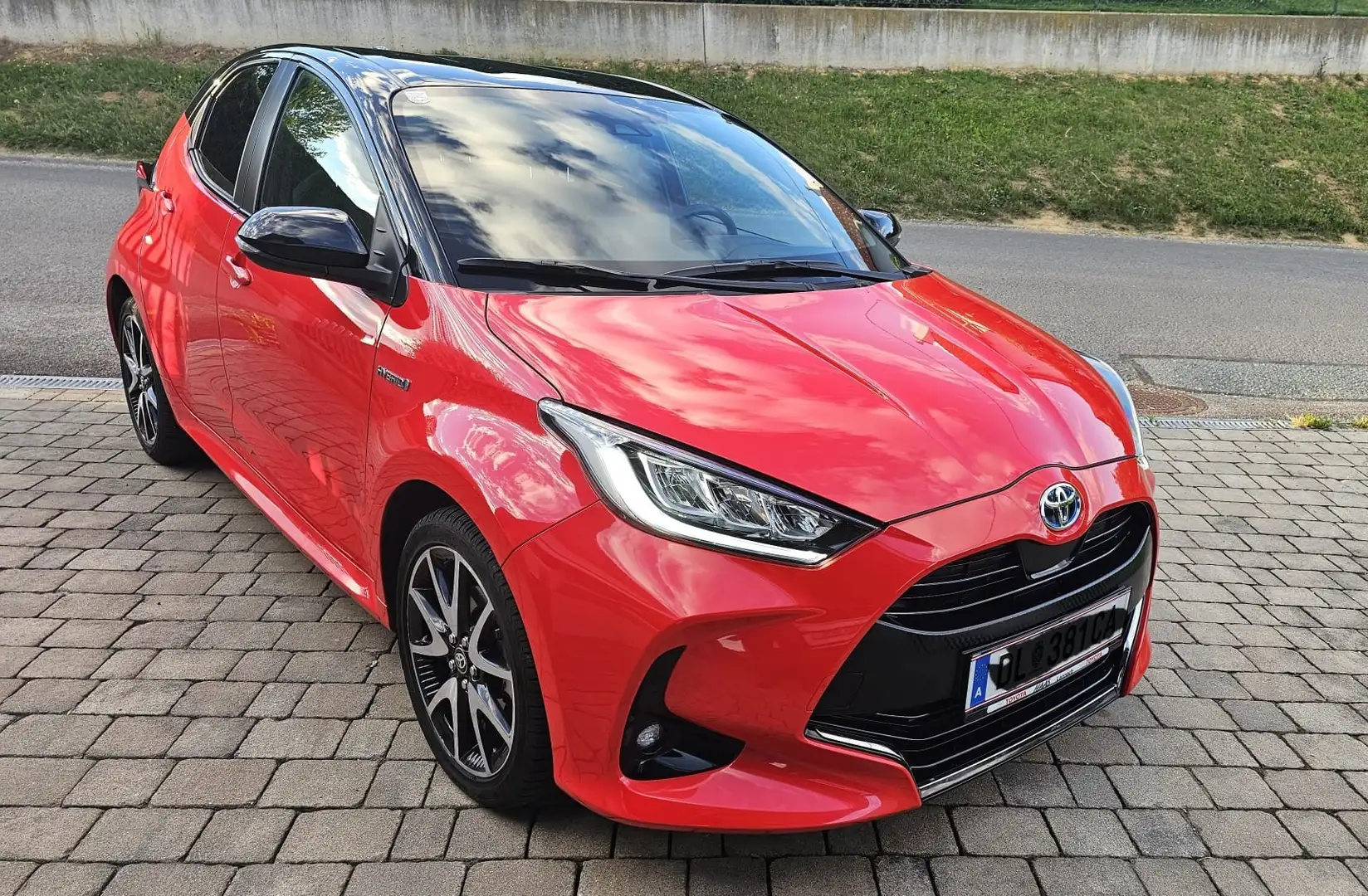 Toyota Yaris 1,5 VVT-i Hybrid Premiere Edition ,Tokio Style - 2