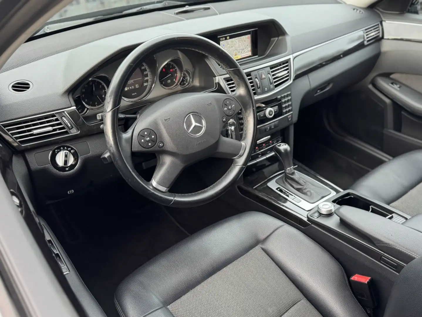 Mercedes-Benz E 200 klasse CGI Avantgarde Cruise Stoel.vw Clima Zwart - 2