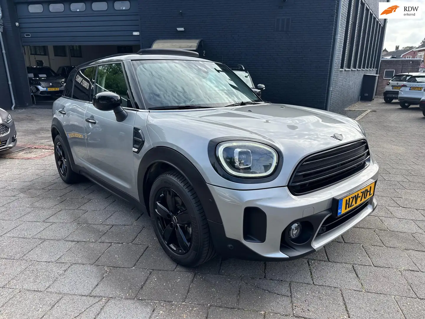 MINI Cooper Countryman Mini 1.5 (136pk) Cooper! Aut! Panoramadak! Grijs - 1