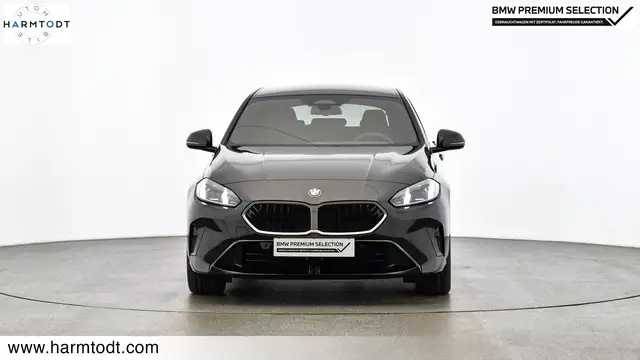BMW 1 Series view 6