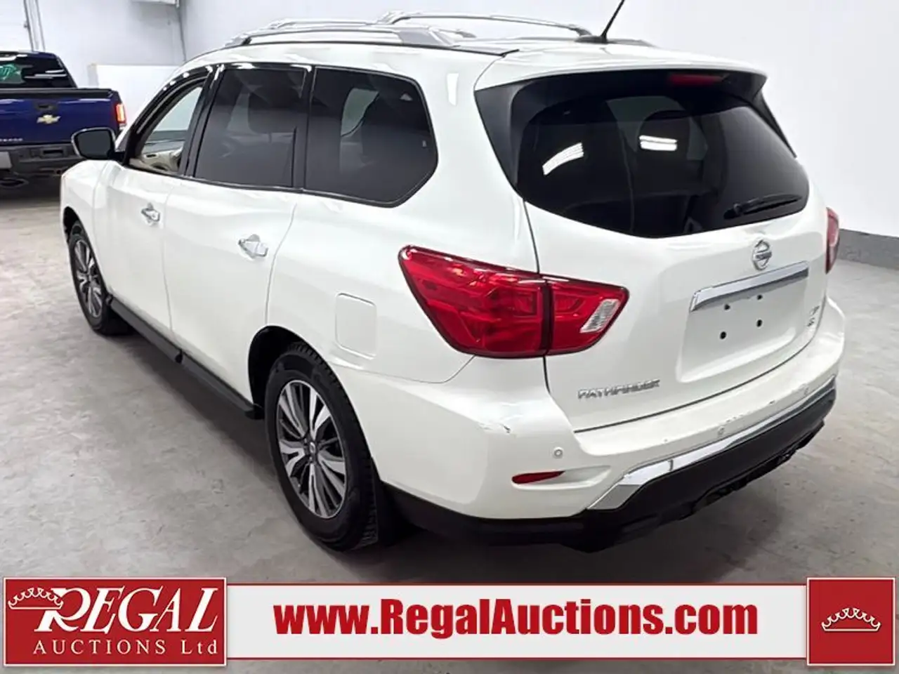 Nissan Pathfinder снимка Nissan Pathfinder