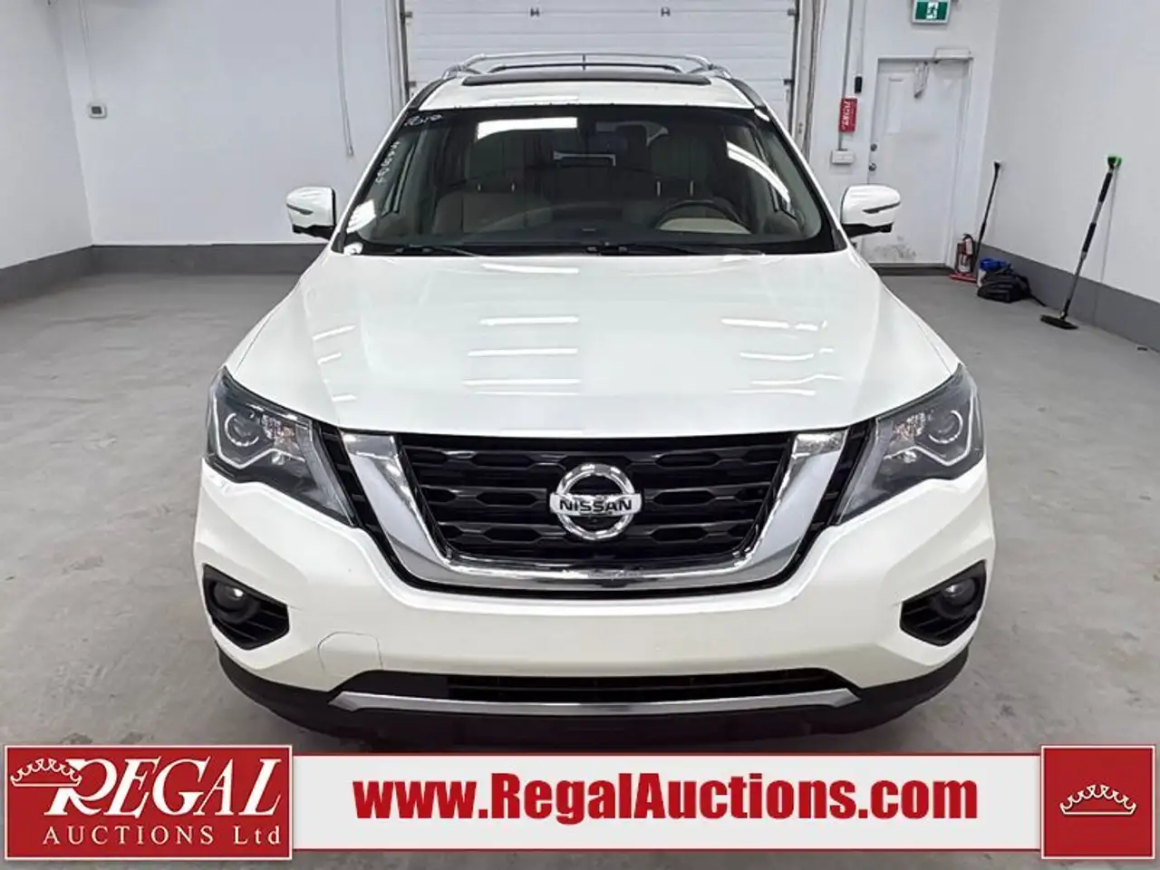 Nissan Pathfinder снимка Nissan Pathfinder