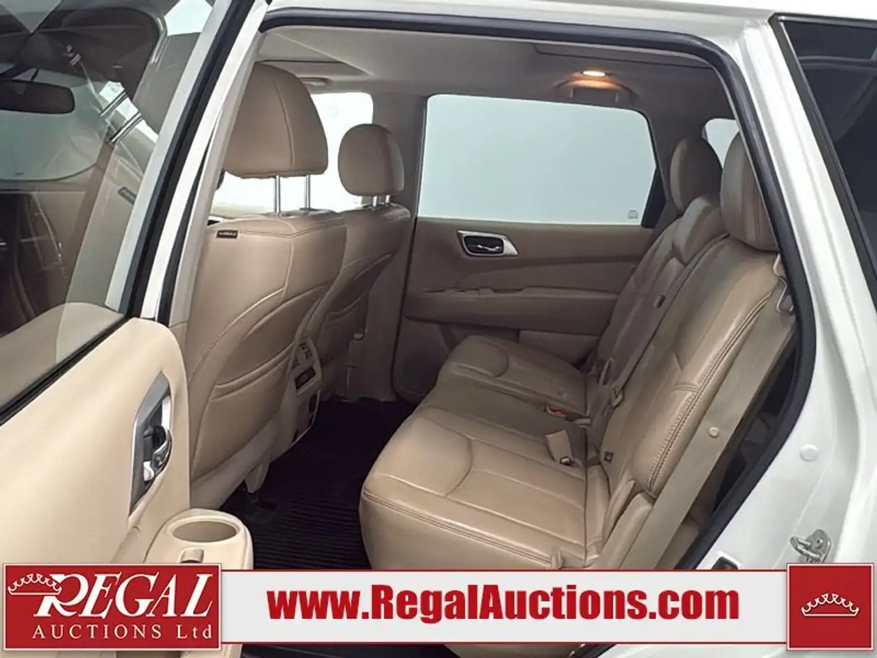 Nissan Pathfinder снимка Nissan Pathfinder