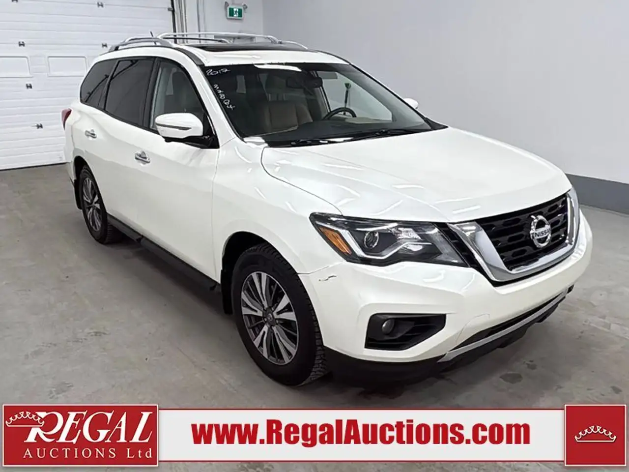 Nissan Pathfinder снимка Nissan Pathfinder