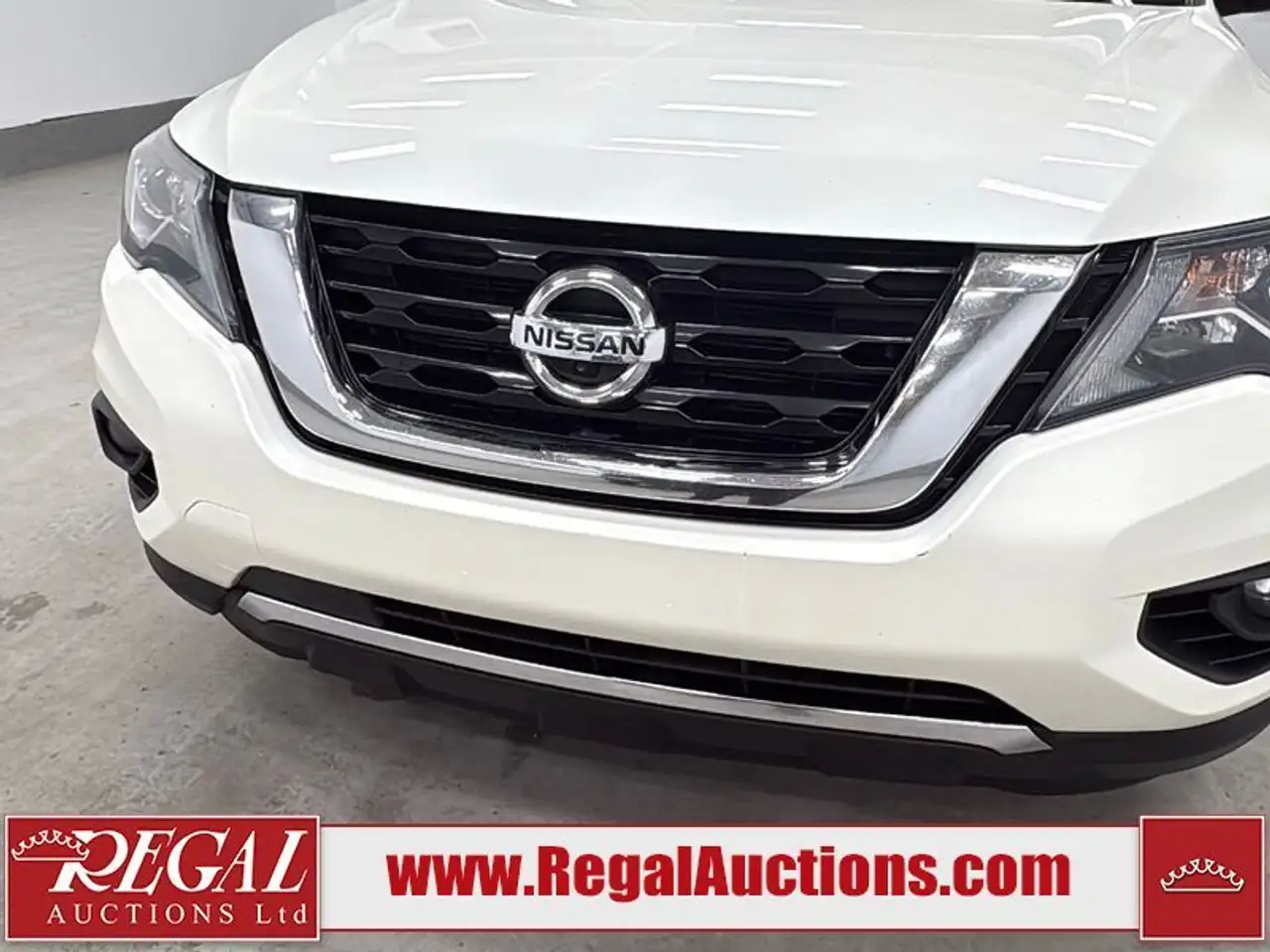 Nissan Pathfinder снимка Nissan Pathfinder