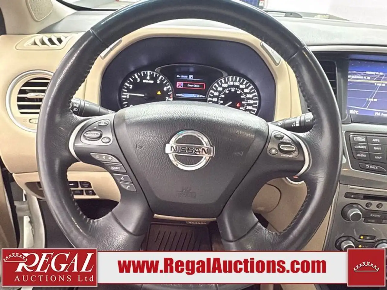Nissan Pathfinder снимка Nissan Pathfinder
