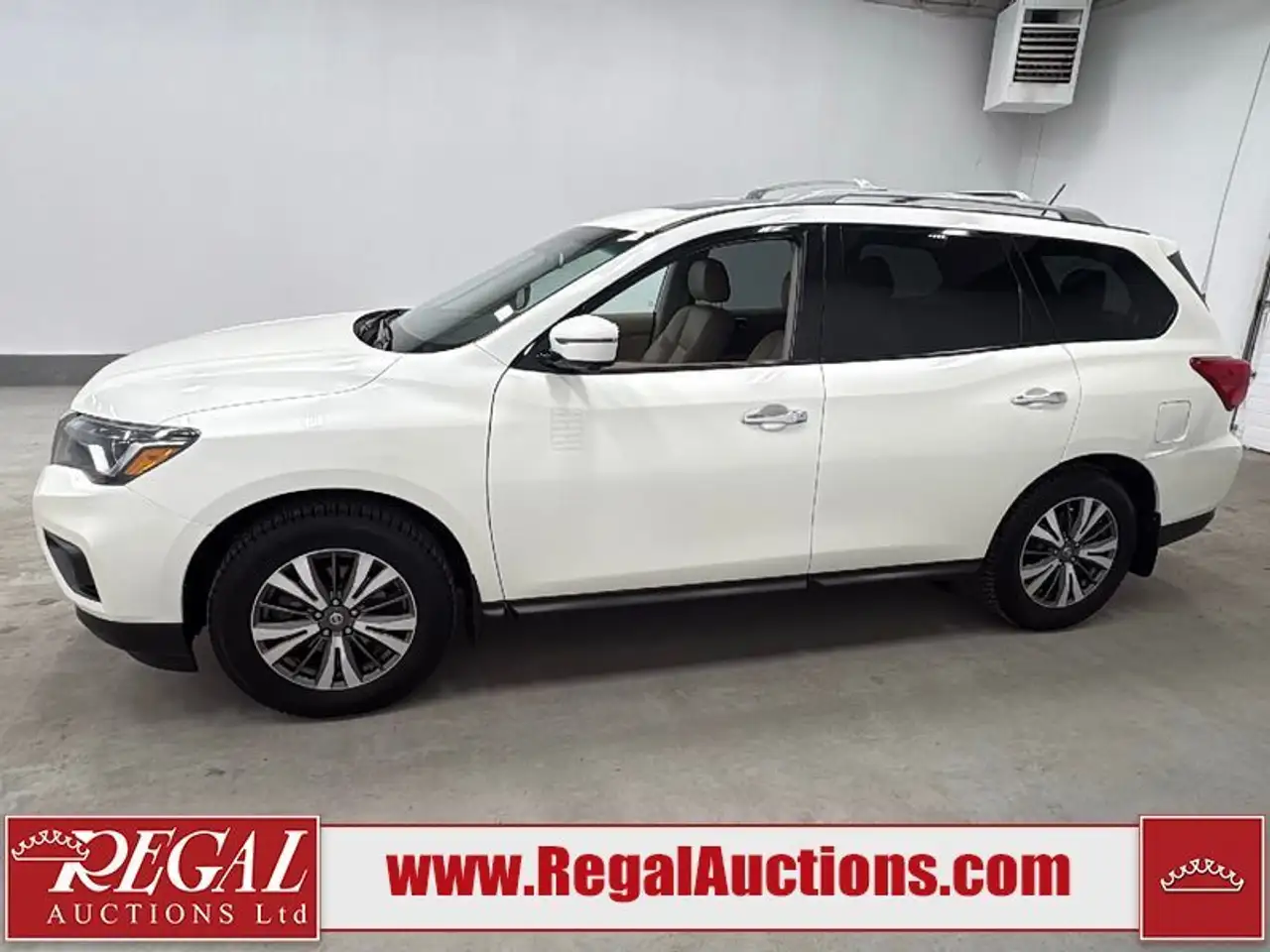 Nissan Pathfinder снимка Nissan Pathfinder