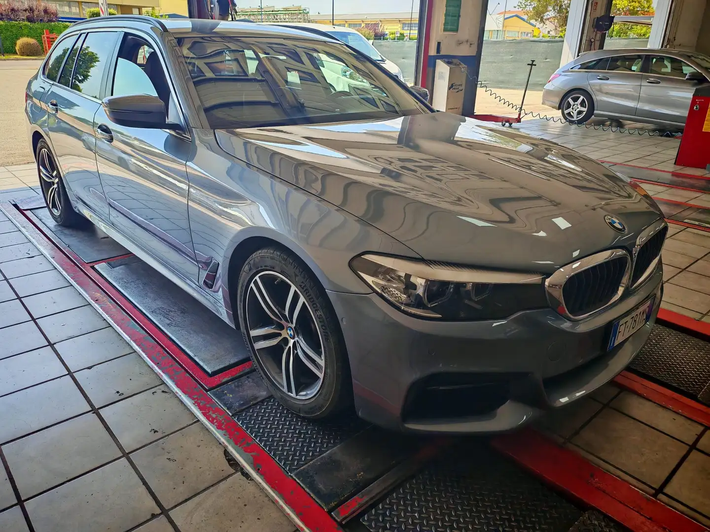 BMW 520 xDrive Touring Msport Argento - 1