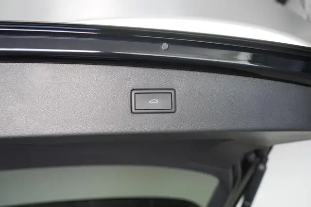 Volkswagen Tiguan Allspace view 8