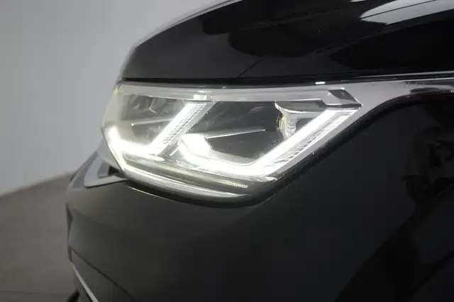 Volkswagen Tiguan Allspace view 12