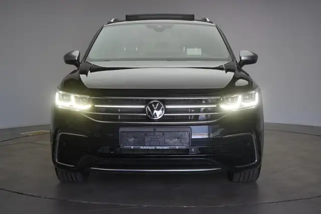 Volkswagen Tiguan Allspace view 2