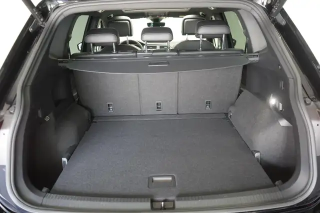 Volkswagen Tiguan Allspace view 7
