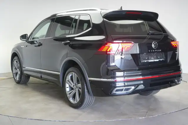 Volkswagen Tiguan Allspace view 5