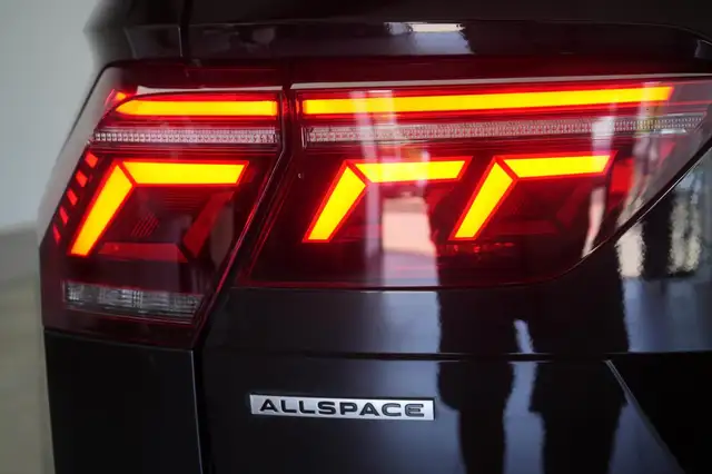 Volkswagen Tiguan Allspace view 13