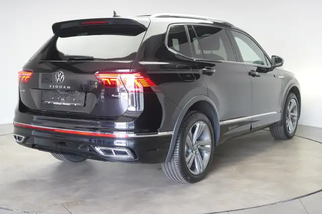 Volkswagen Tiguan Allspace view 4