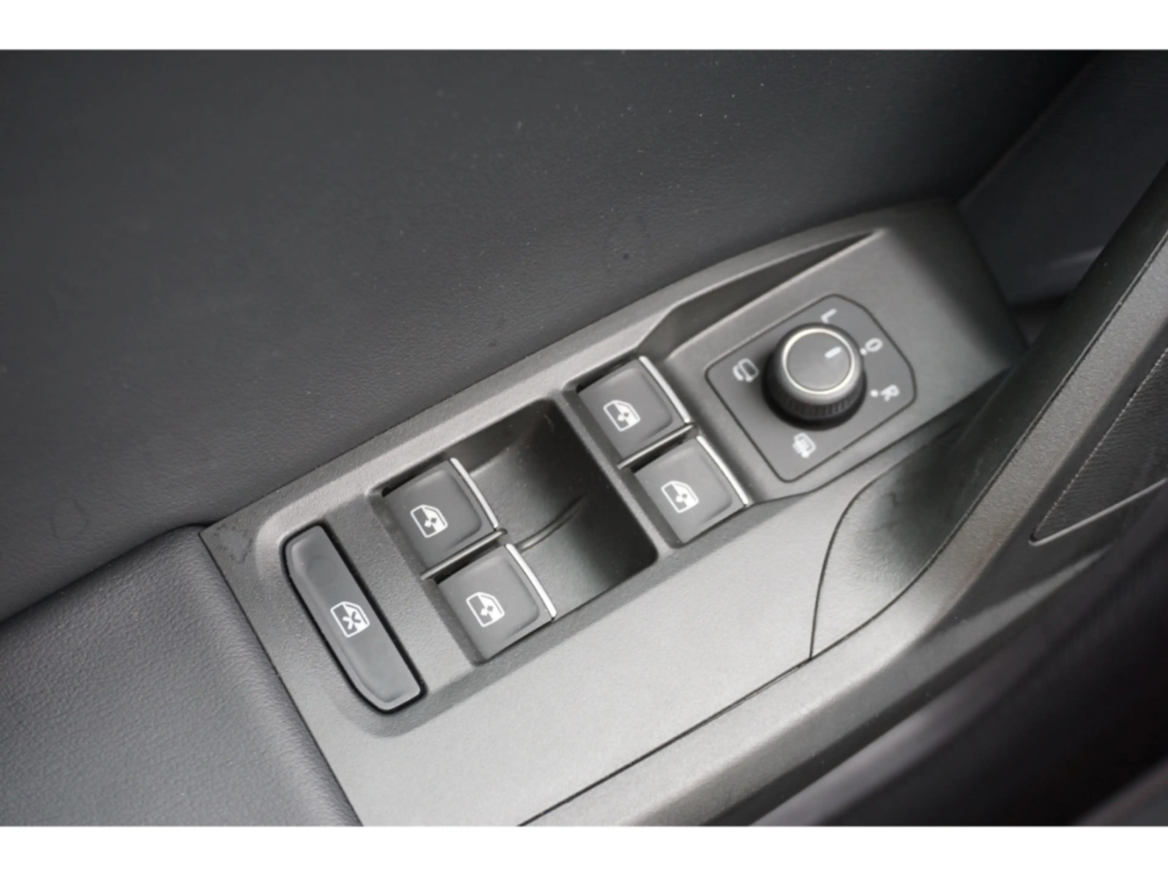 SEAT Leon 1.5TSI FR-Navi-Winterpaket-Klimaauto-AbstTempo-EU6 — photo 14