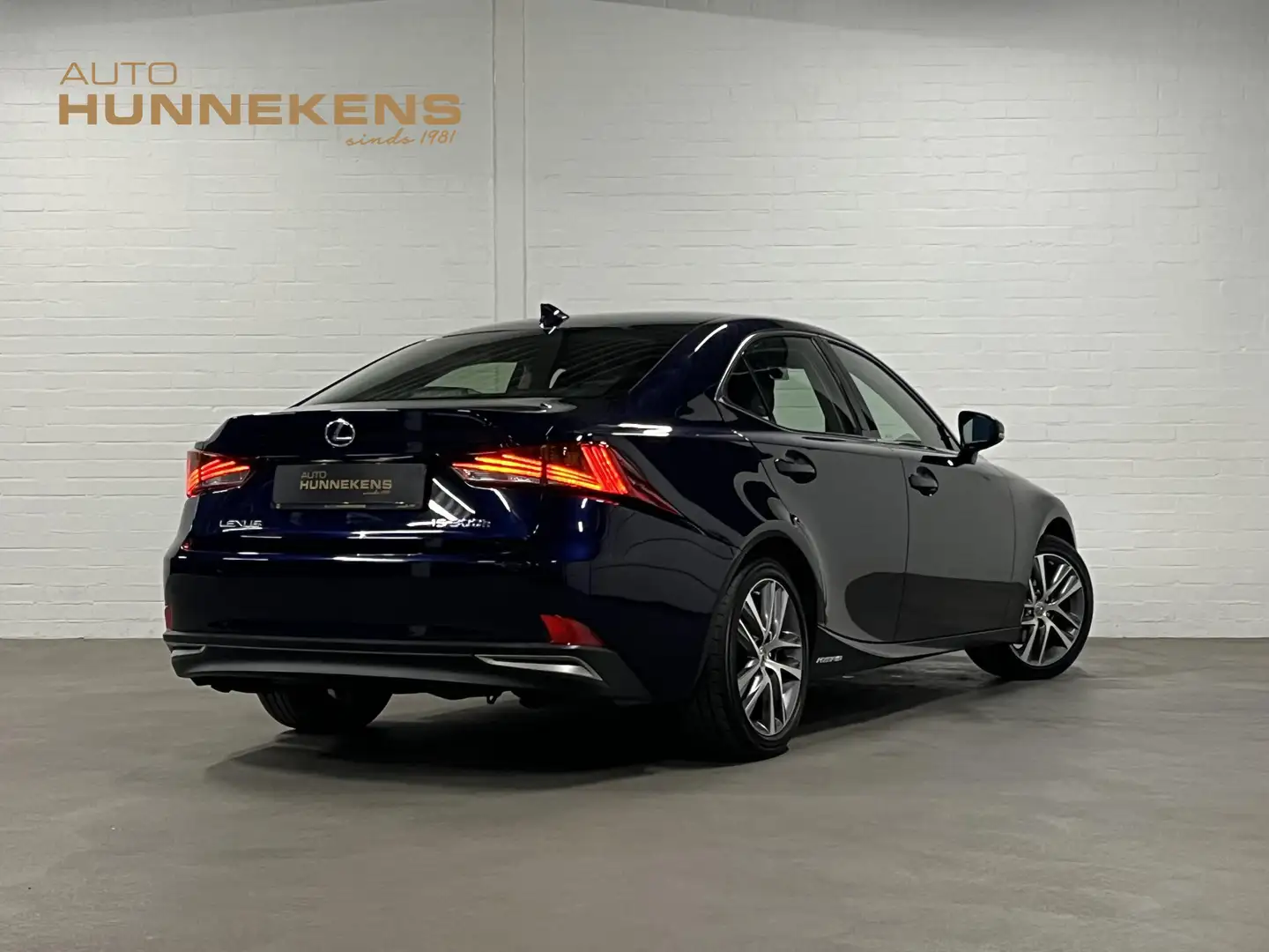 Lexus IS 300 300h Hybrid Business Line Cruise control | Camera Blauw - 2