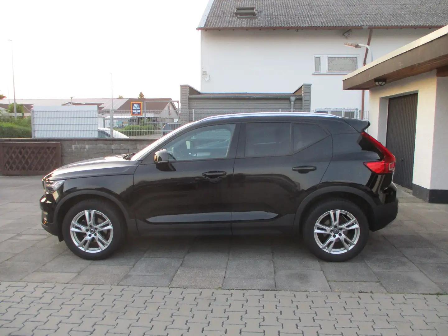 Volvo XC40 D3 NAVI LEDER KAMERA TOTW SPURH AHK LED Rot - 1