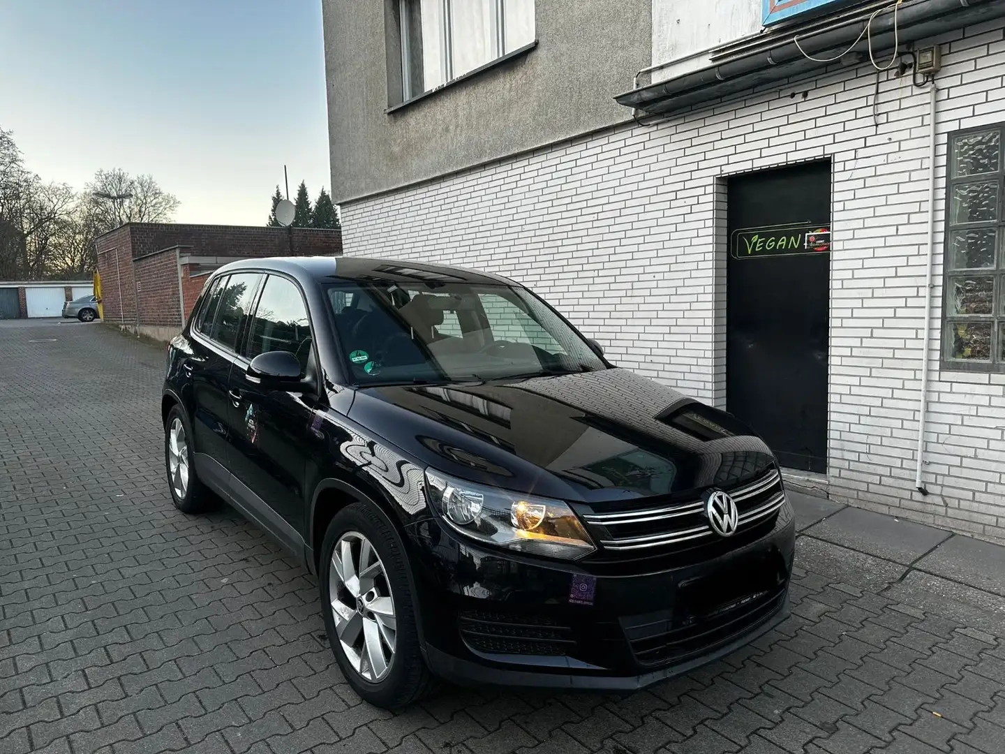 Volkswagen Tiguan Trend & Fun BMT UNFALLSCHADEN Zwart - 1