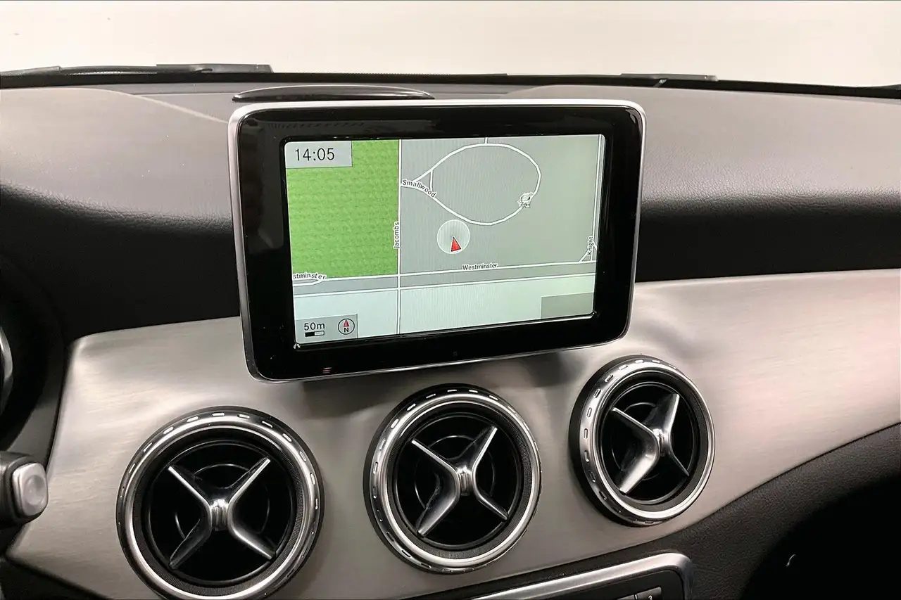 Mercedes-Benz GLA снимка Mercedes-Benz GLA