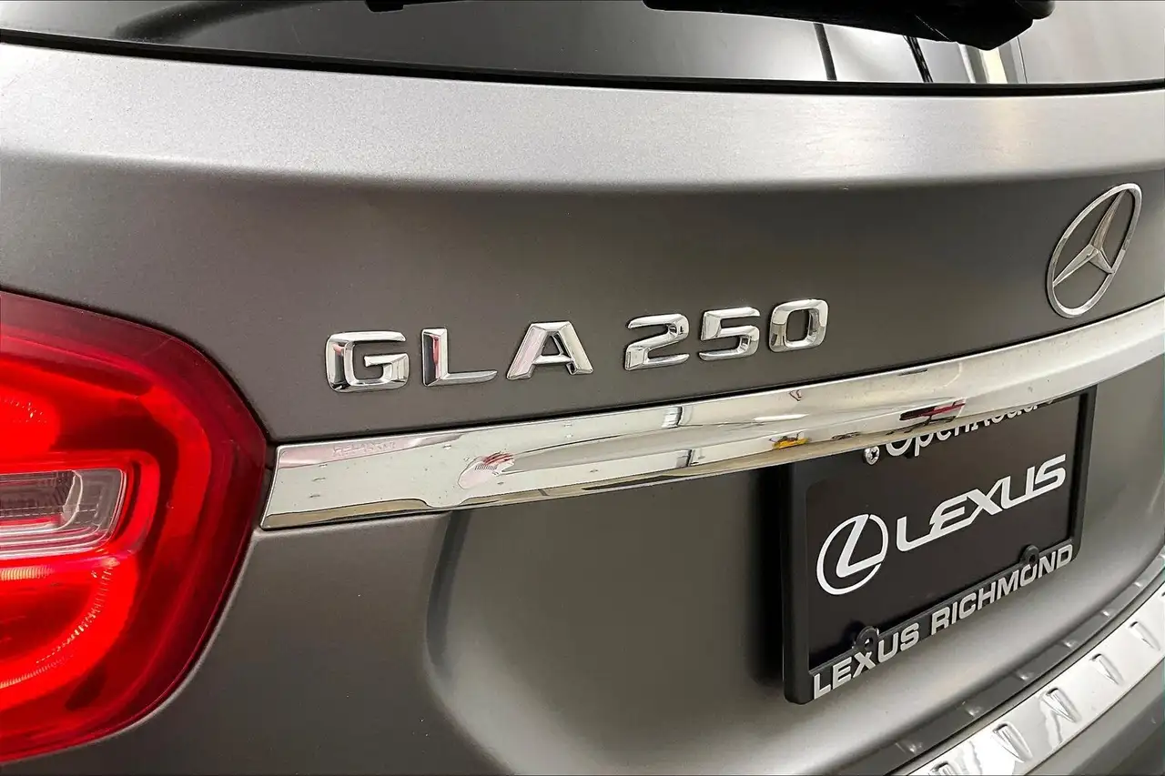 Mercedes-Benz GLA снимка Mercedes-Benz GLA
