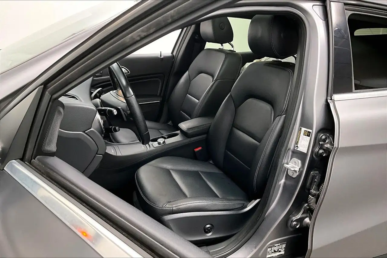 Mercedes-Benz GLA снимка Mercedes-Benz GLA